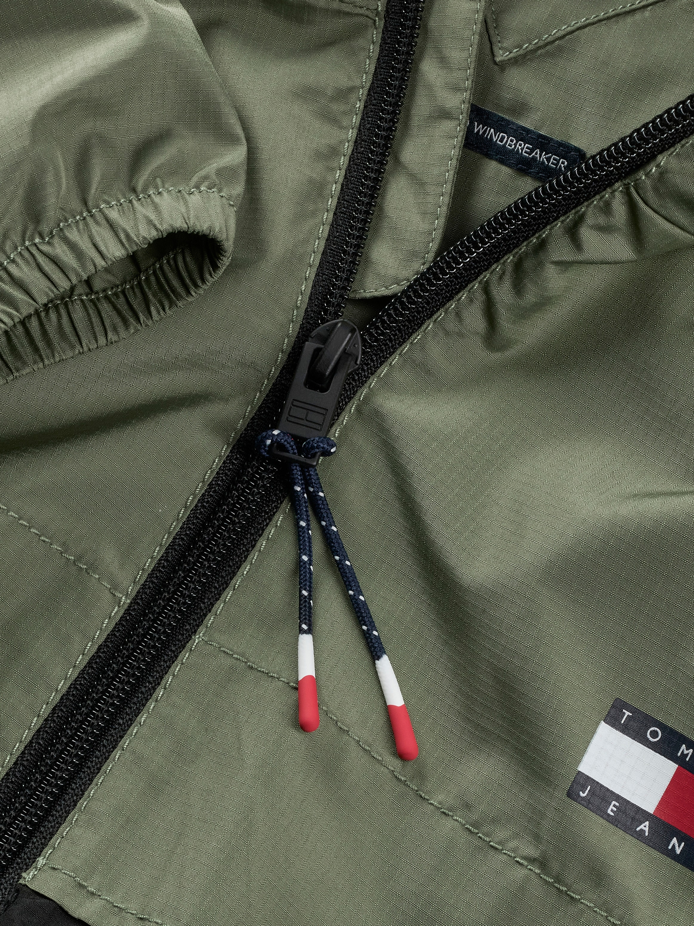 Tommy Jeans Outdoorjacke »TJM LW CHICAGO JACKET«, mit Kapuze, mit Logoprägung