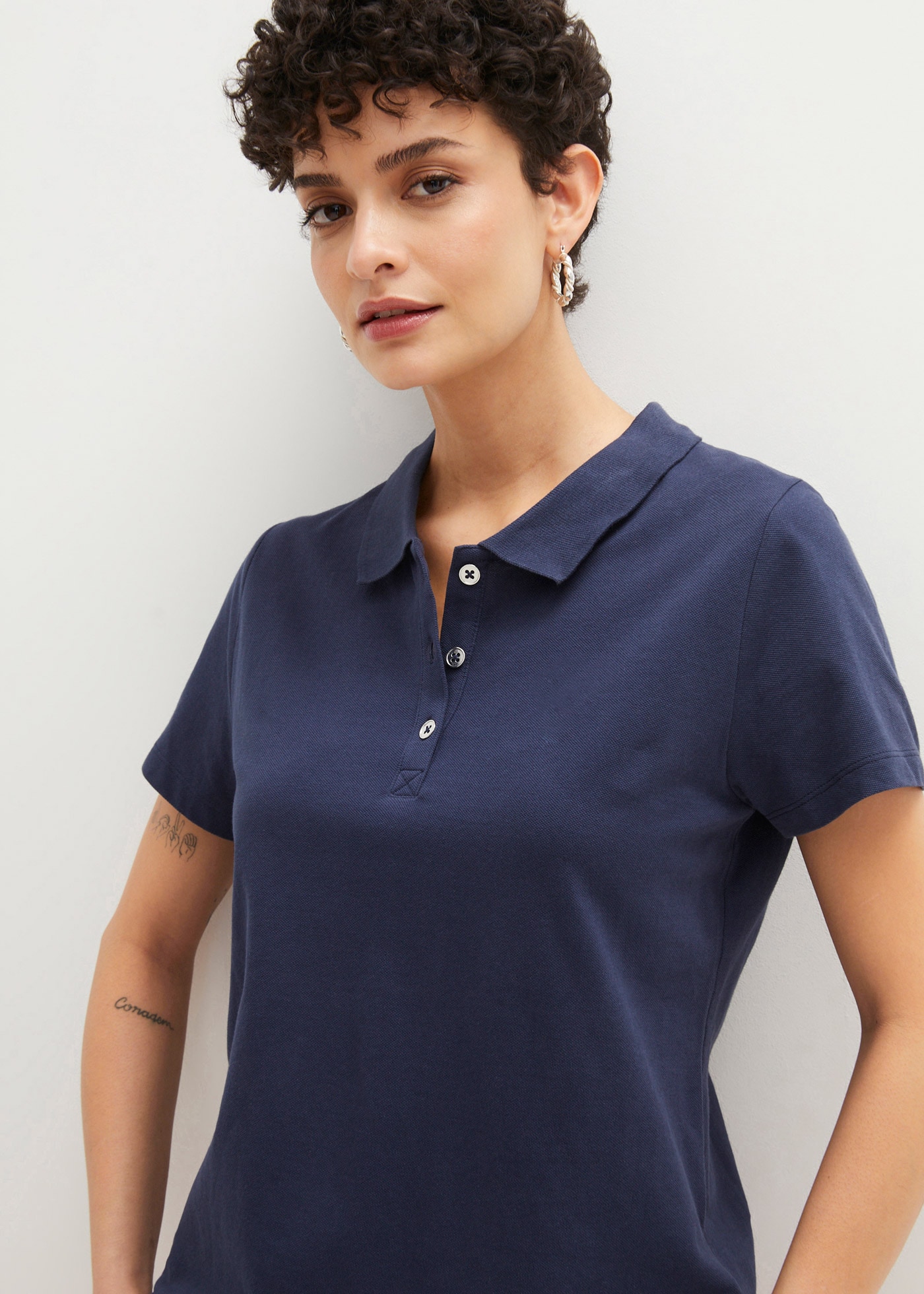 bonprix Poloshirt figurumspielende Passform, Kurzarm-Design, Polokragen