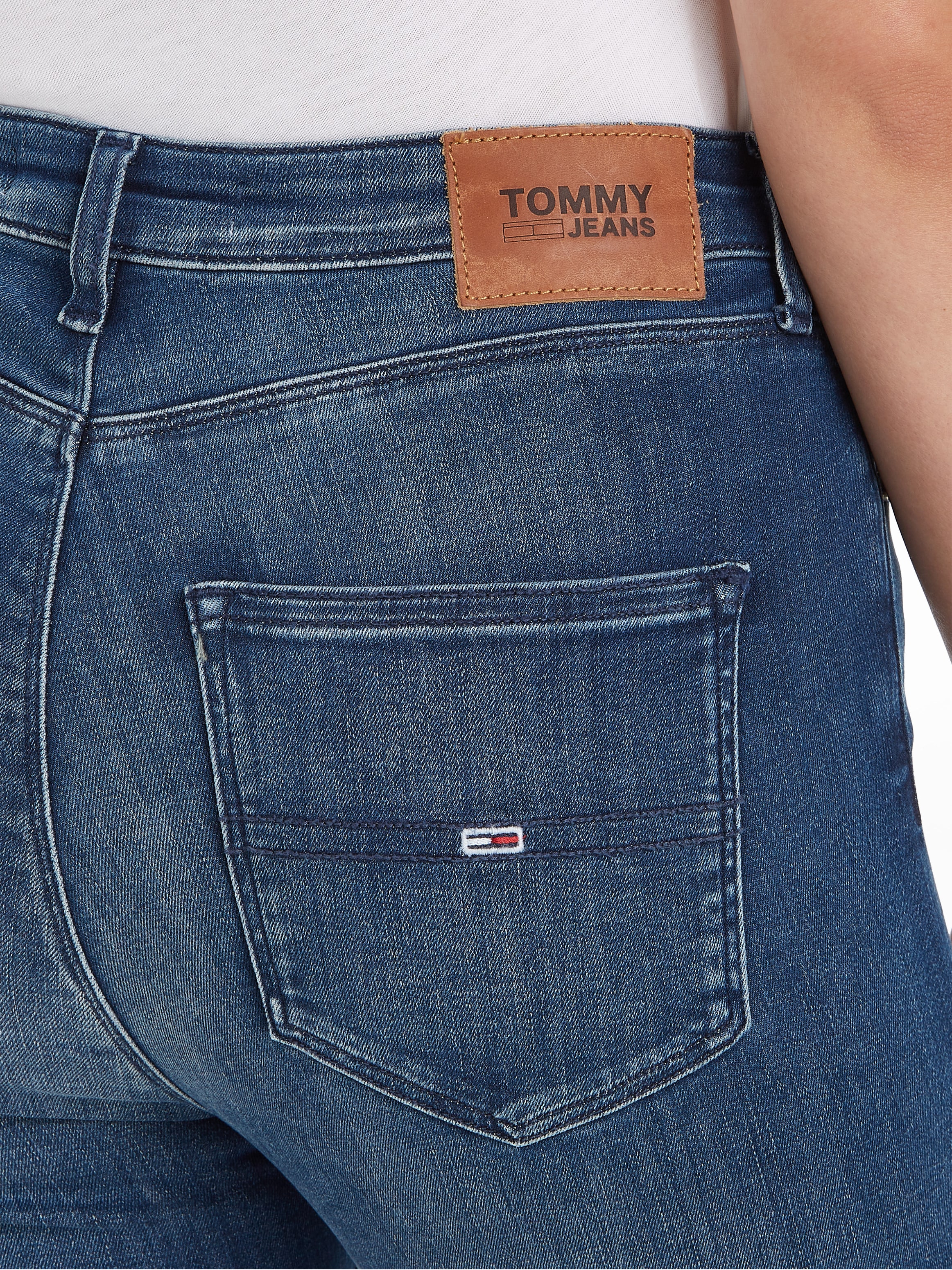Tommy Jeans Skinny-fit-Jeans »SYLVIA HR SUPER SKNY«, Hochwertige Materialien für einen bequemen und perfekten Sitz.