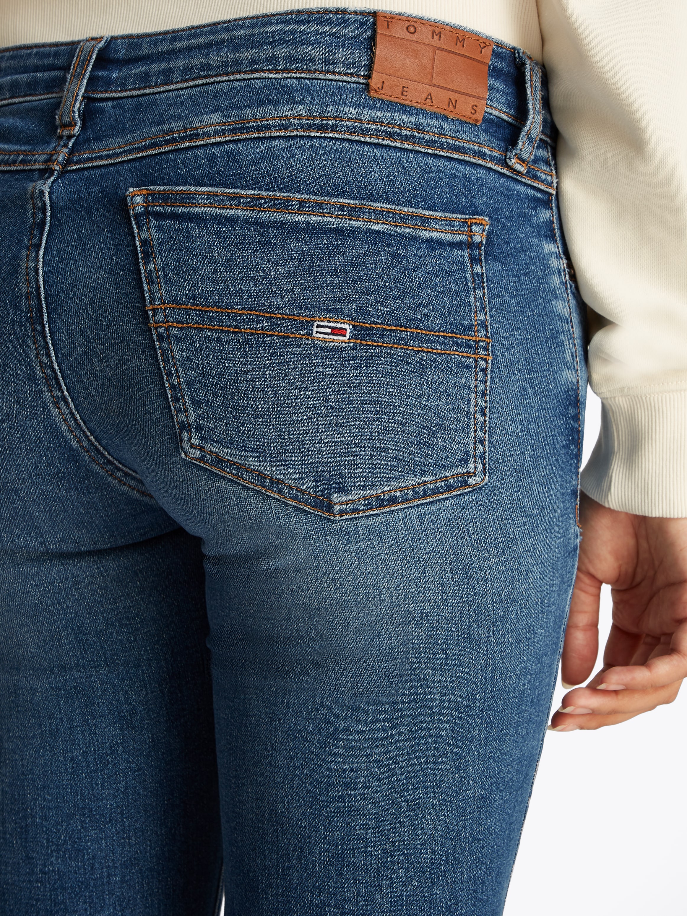 Tommy Jeans Skinny-fit-Jeans »SOPHIE LW SKN«, mit Logo-Badge, in Knöchellänge