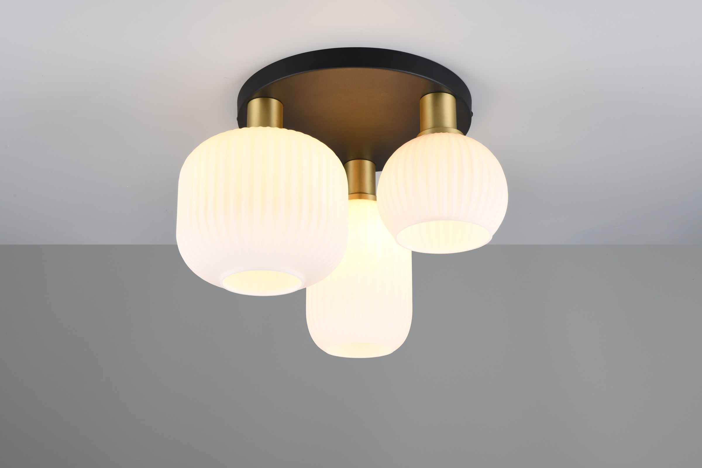 TRIO Leuchten Deckenleuchte »DIVA, E27 Deckenlampe 3-flammig mit Glasschirm, exkl 3xE27 max 10W« E27 1 Stk. warmweiß - kaltweiß Deckenlampe Ø 39cm, Glasschirme in 3 Formen, Lampe Wohnzimmer Küche