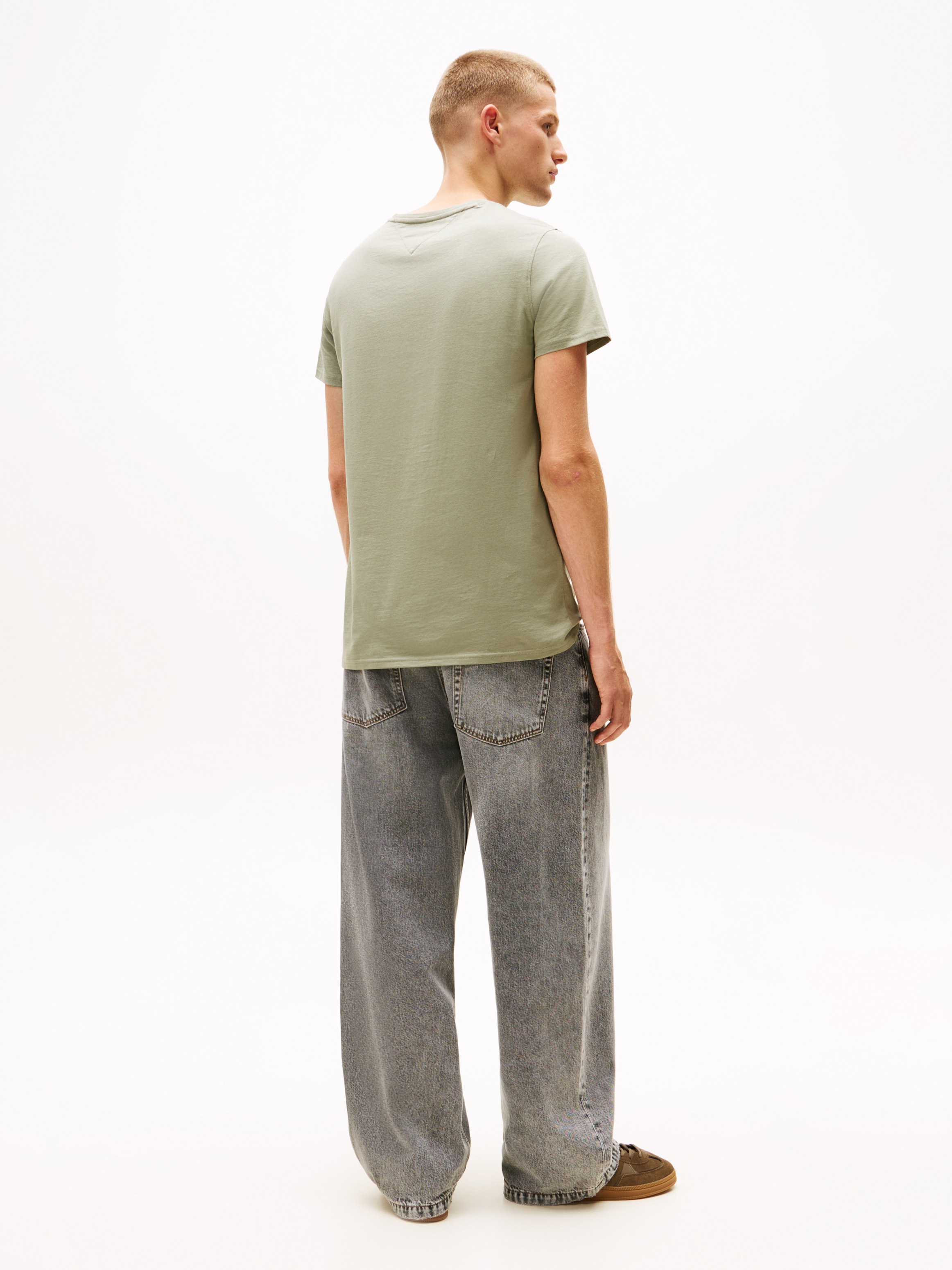 Tommy Jeans T-Shirt »TJM ESSENTIAL SOLID TEE«, mit Rundhalsausschnitt und dezenter Logo-Flag