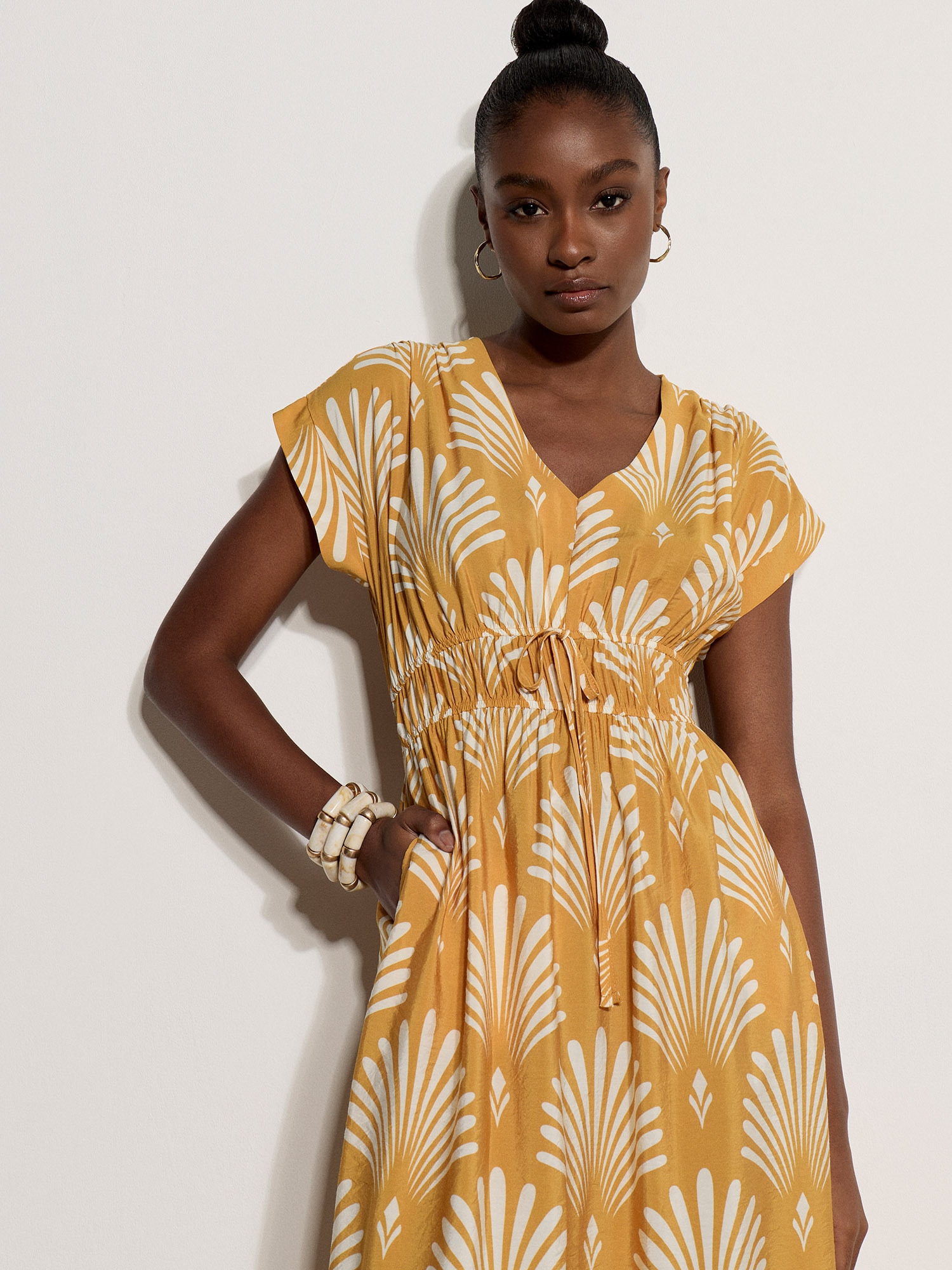 Apricot Midikleid »Midaxi-Kleid mit Fächerprint« mit Bindeband