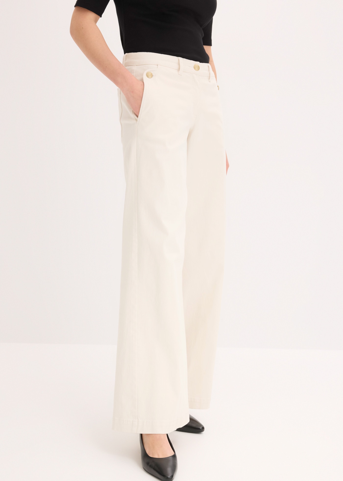 bonprix Webhose  Wide Leg Schnitt, Loose Fit Passform, mit Schmückknöpfen