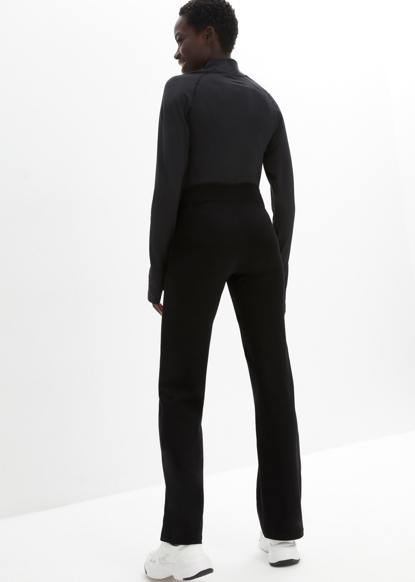 bonprix Sporthose  aus Baumwoll-Stretch, Bootcut, Slim fit, Kontrastdetail am Bund