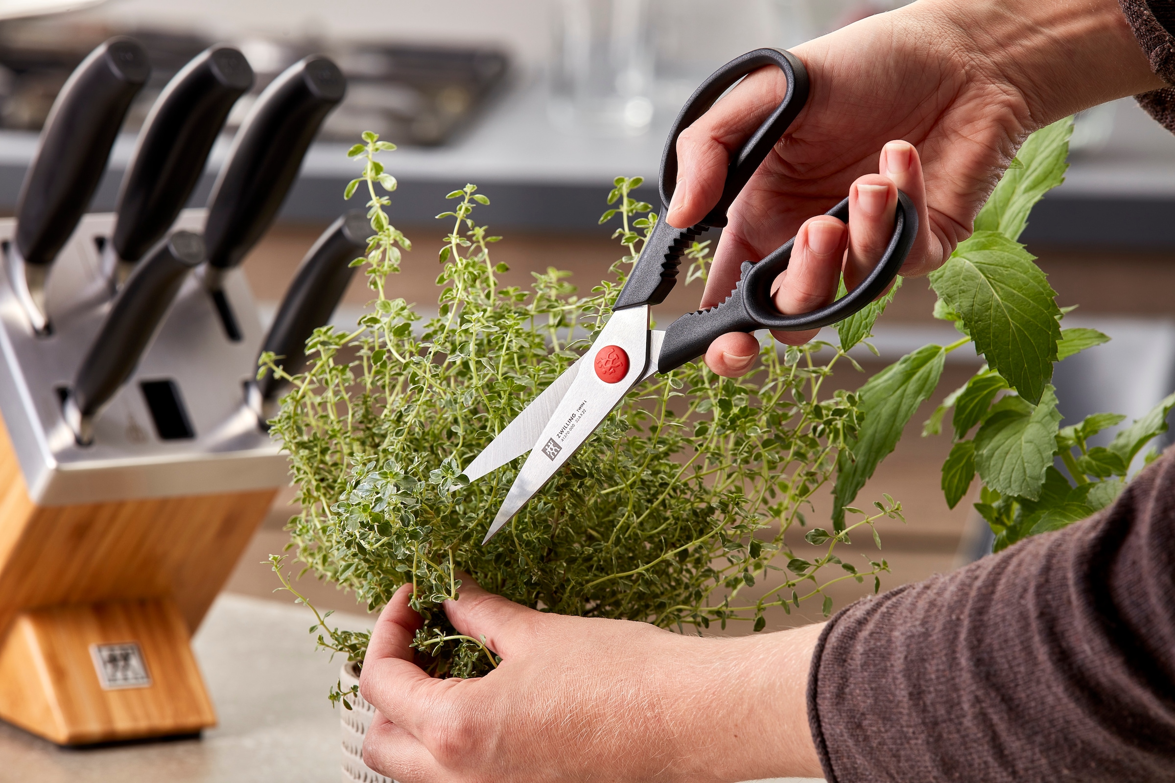 Zwilling Messerblock »***** FIVE STAR« 7 Stk. Selbstschärfender Messerblock, inkl. 5 Messer + Schere, Bambus