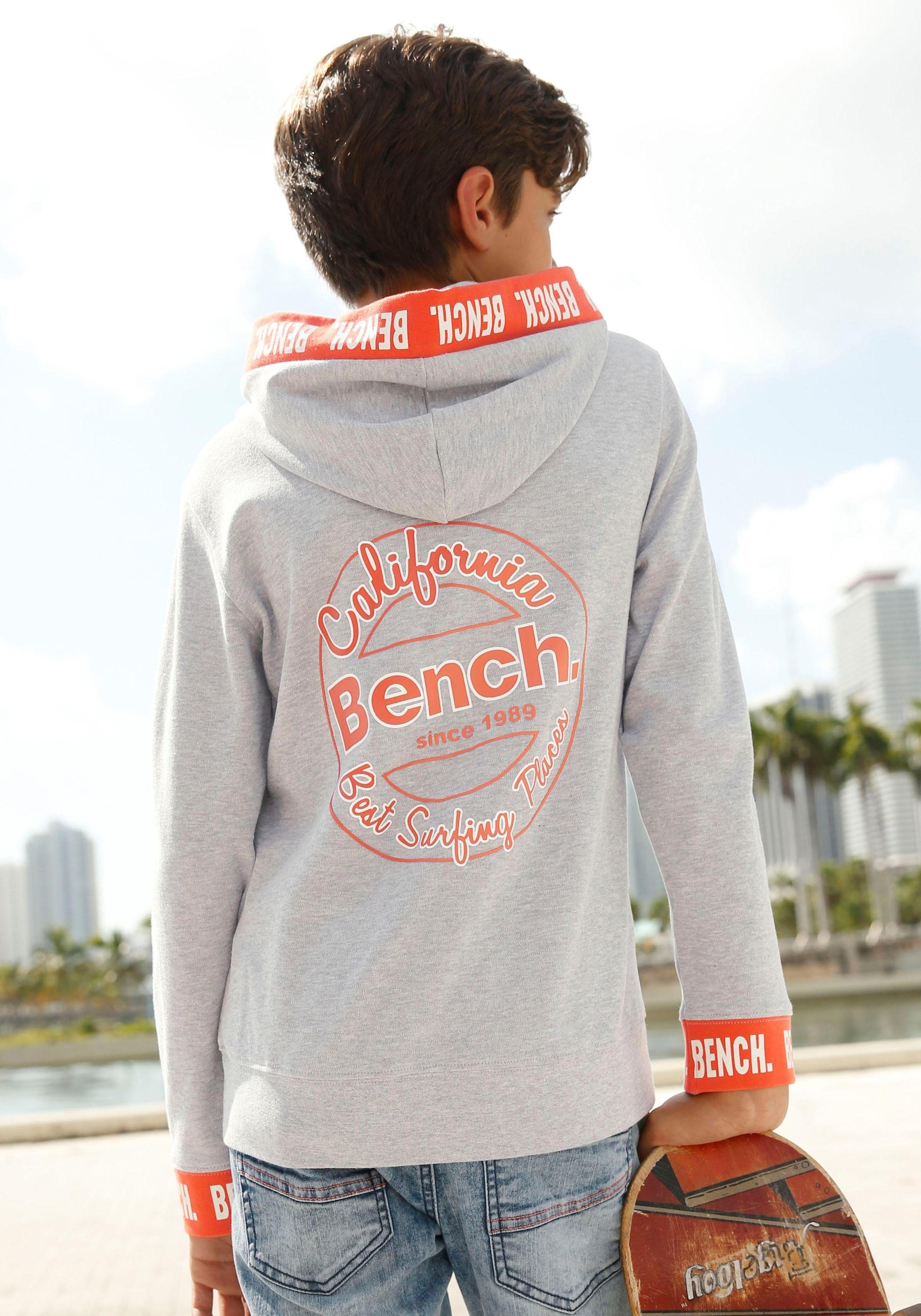 Bench. Sweatshirt, mit Logo-Druck auf den Bündchen