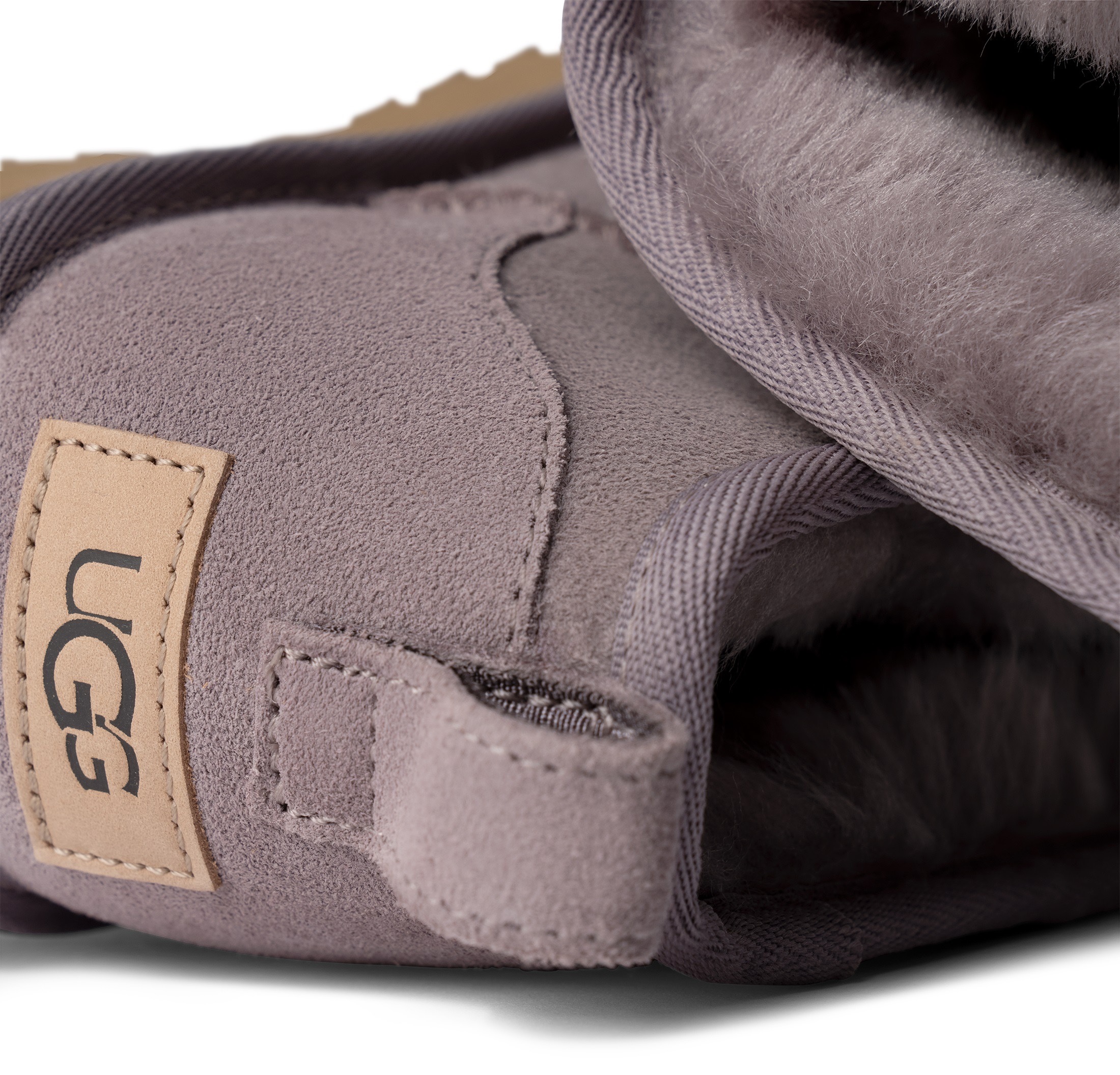 UGG Schlupfboots »Classic Ultra Mini«, Bequemschuh, Freizeitschuh mit Logopatch