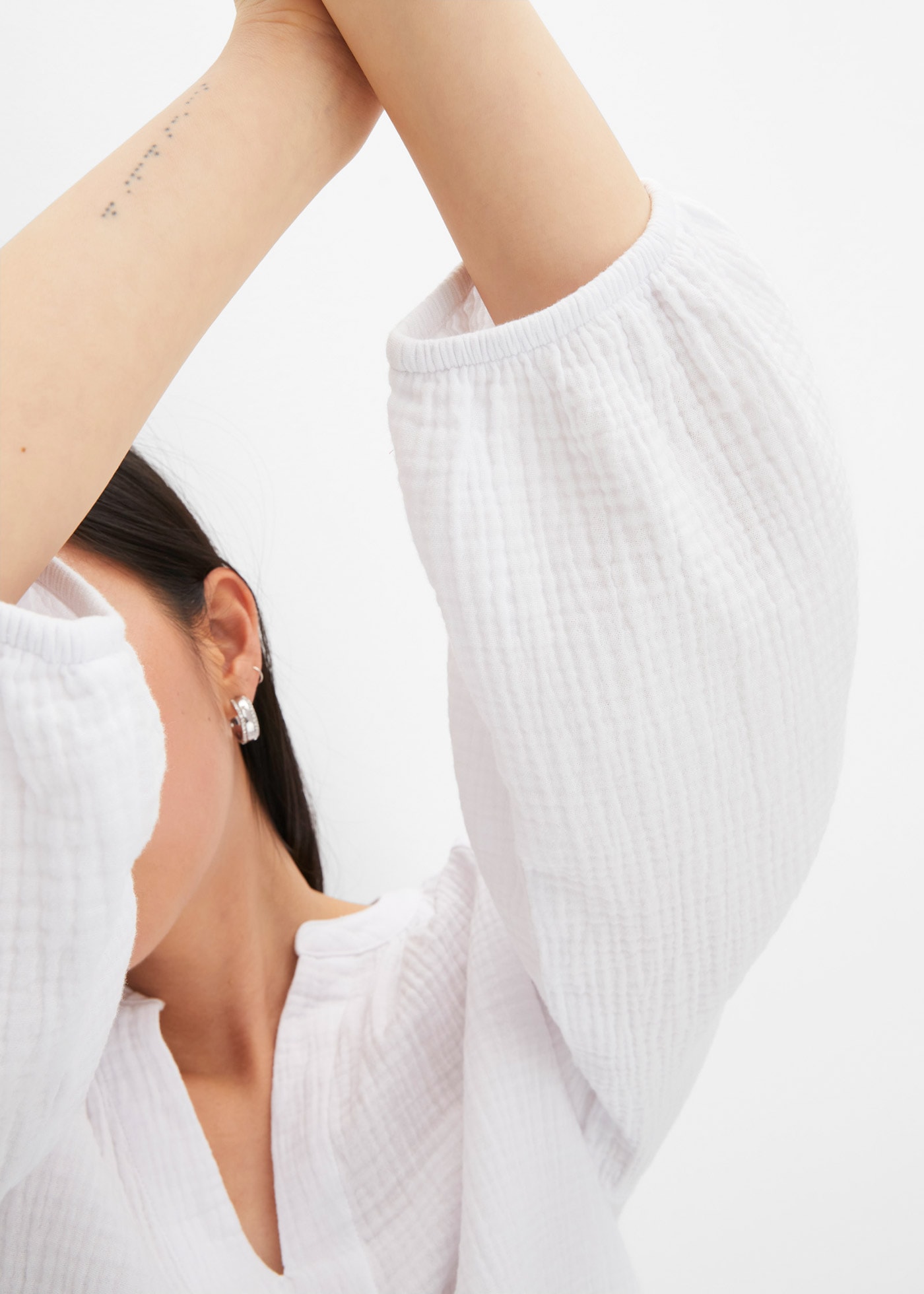 bonprix Shirtbluse »Oversize-Bluse aus Musselin« Oversize-Passform, mit V-Ausschnitt, aus Baumwolle, 3/4-Ärmeln