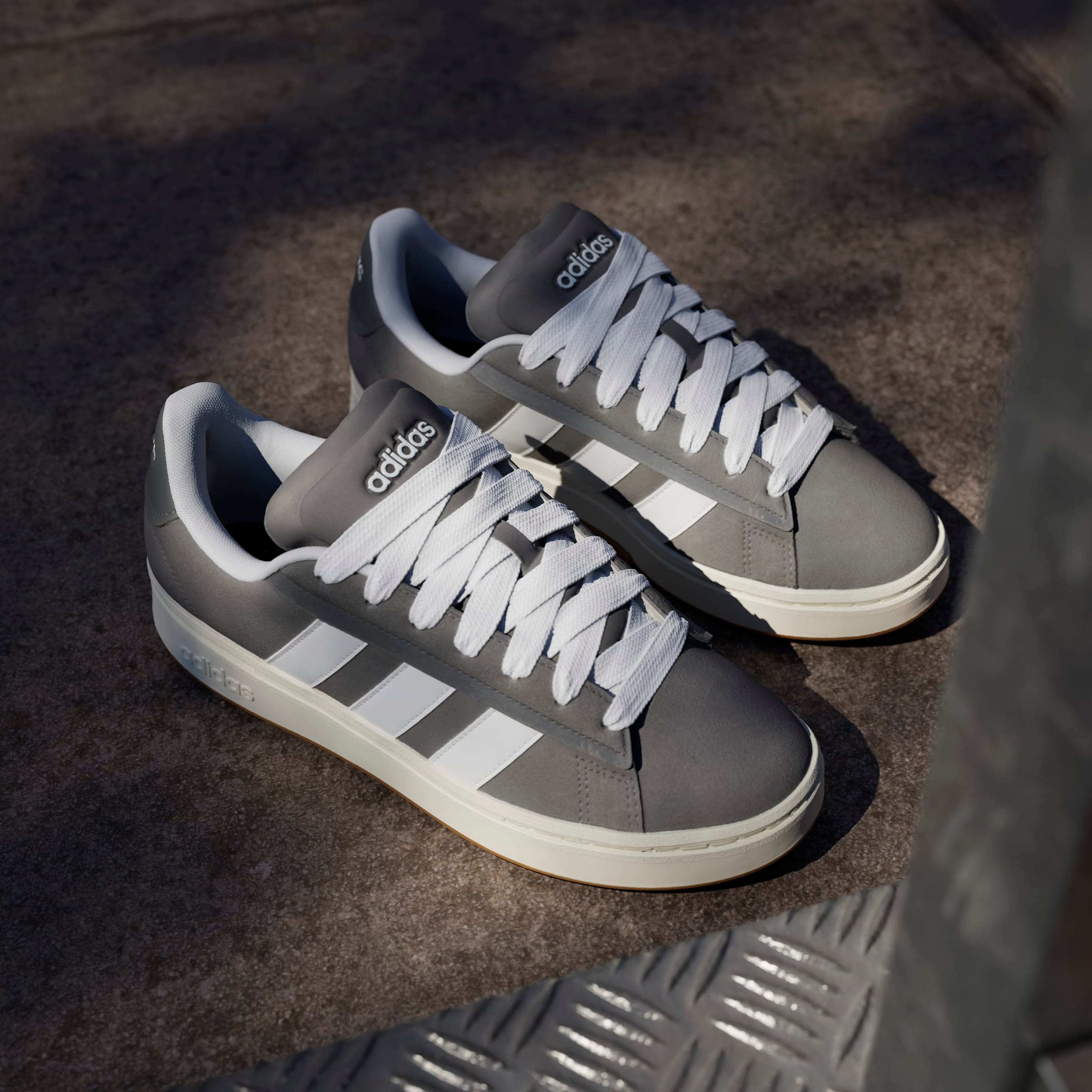 adidas Sportswear Sneaker »GRAND COURT ALPHA«  Design inspiriert vom adidas Campus 00