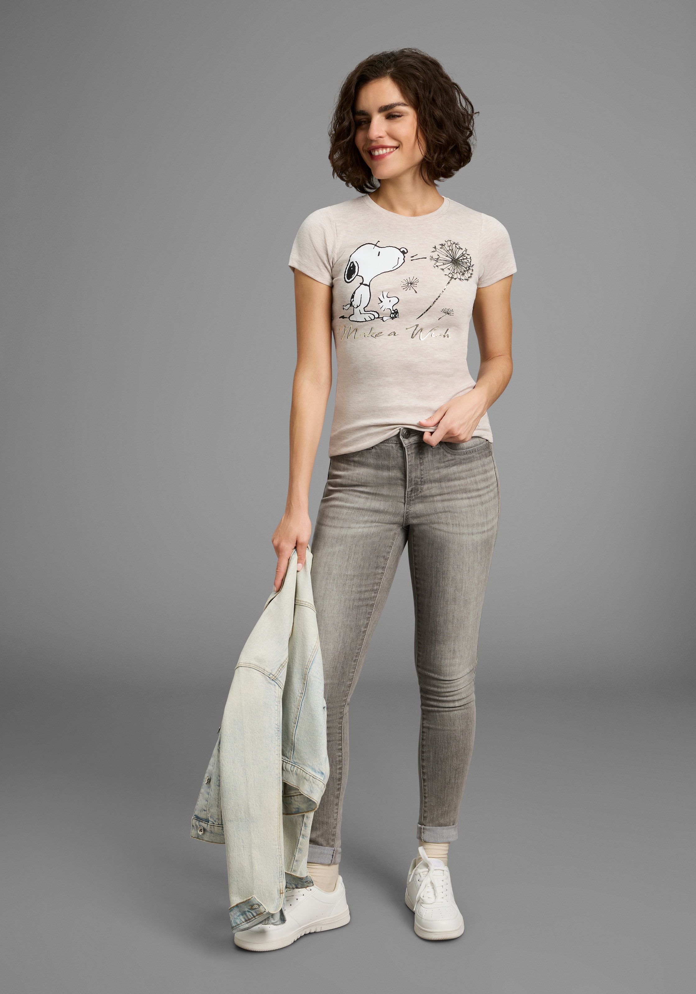 KangaROOS Kurzarmshirt, sehr figurbetonte Passform, bedruckte, melierte und metallic Optik