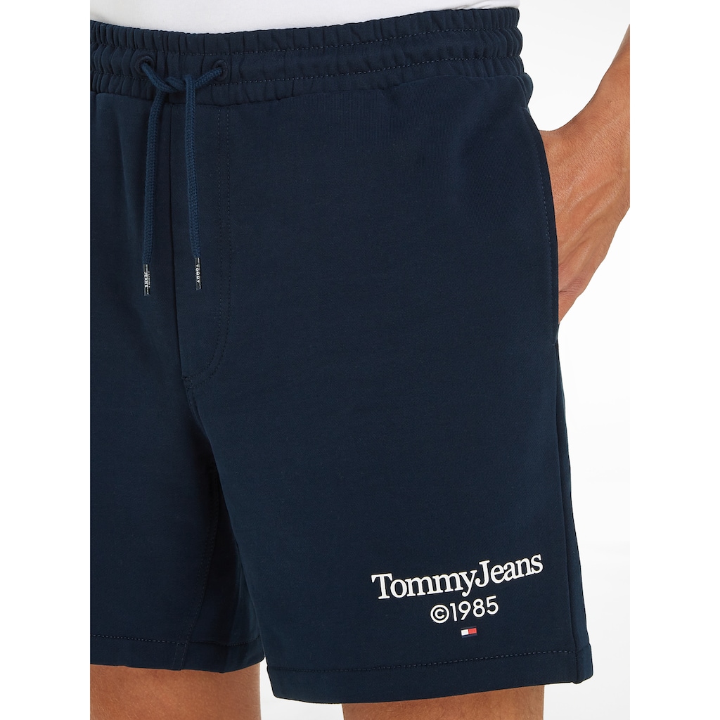 Tommy Jeans Plus Sweatshorts »TJM ENTRY GRAPHIC SHORT EXT«, Große Größen