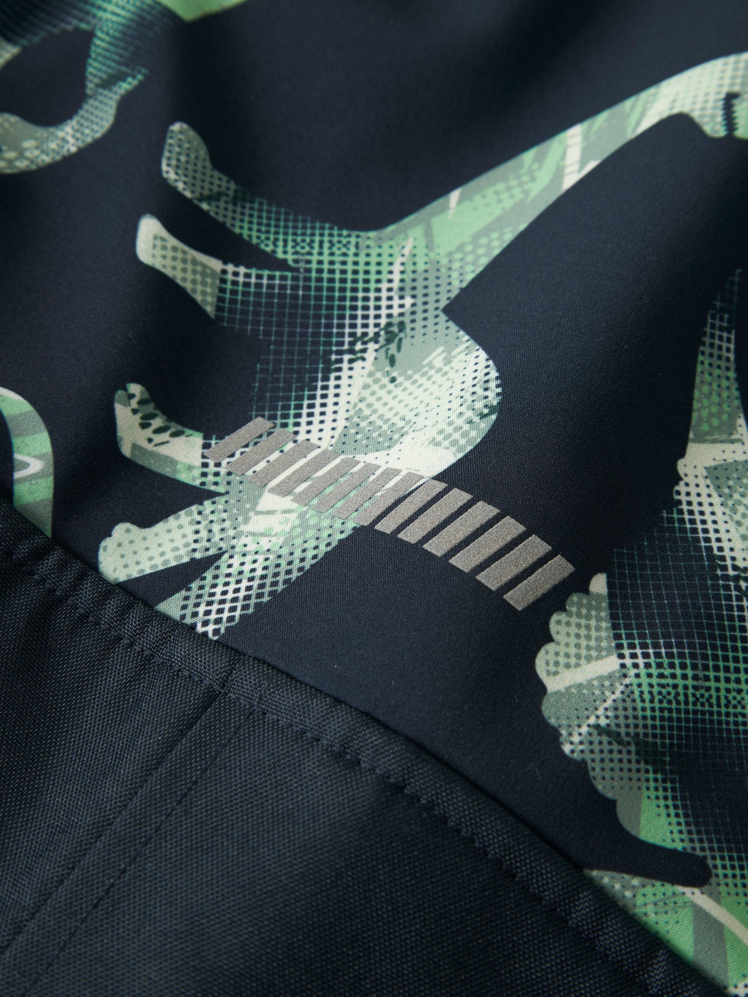 Name It Overall »NMMALFA08 SOFTSHELL SUIT AOP 1FO NOOS« mit dekorativen und reflektierenden Details