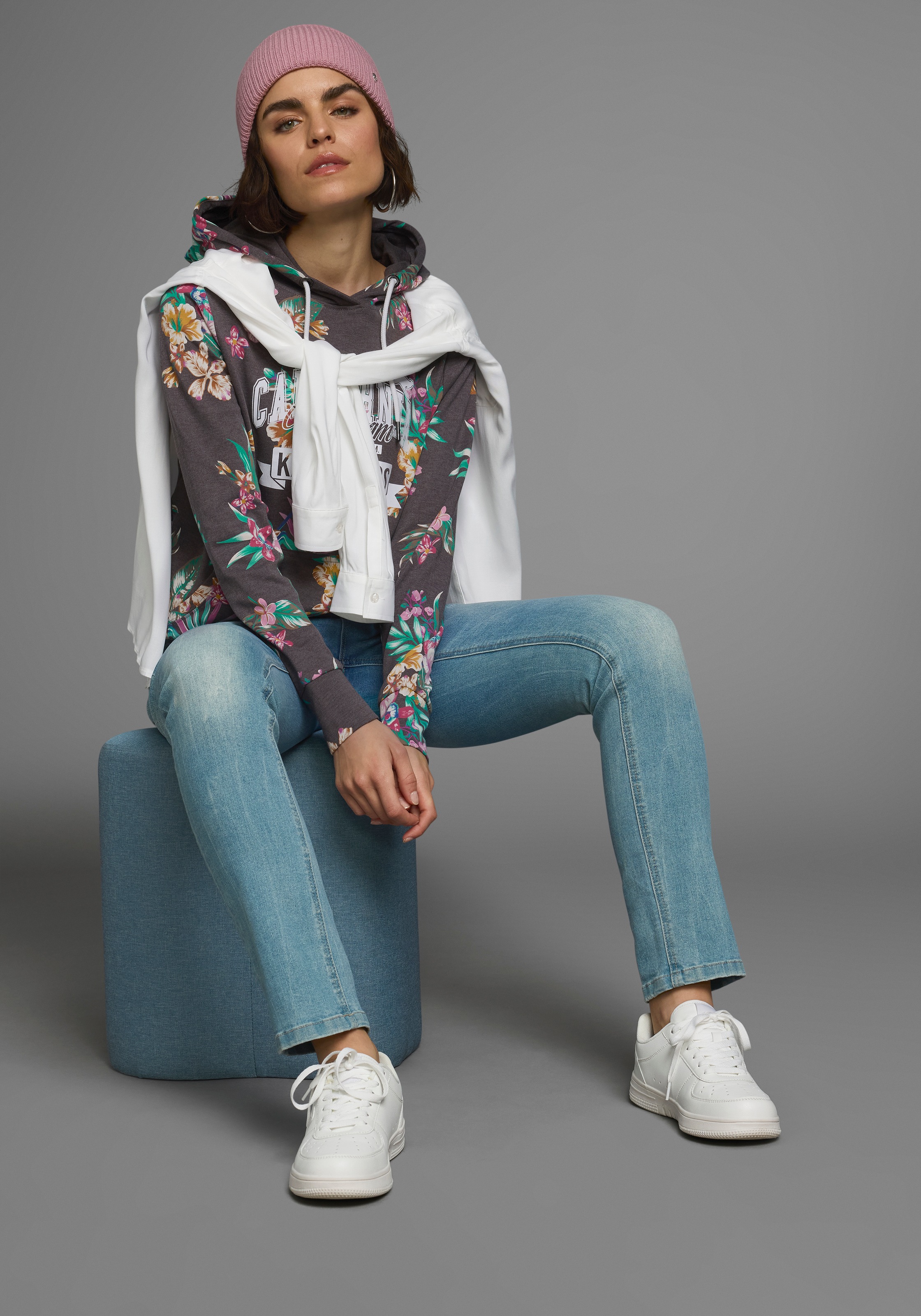 KangaROOS Kapuzensweatshirt, Langarm, figurumspielender Schnitt, aus Interlockmaterial
