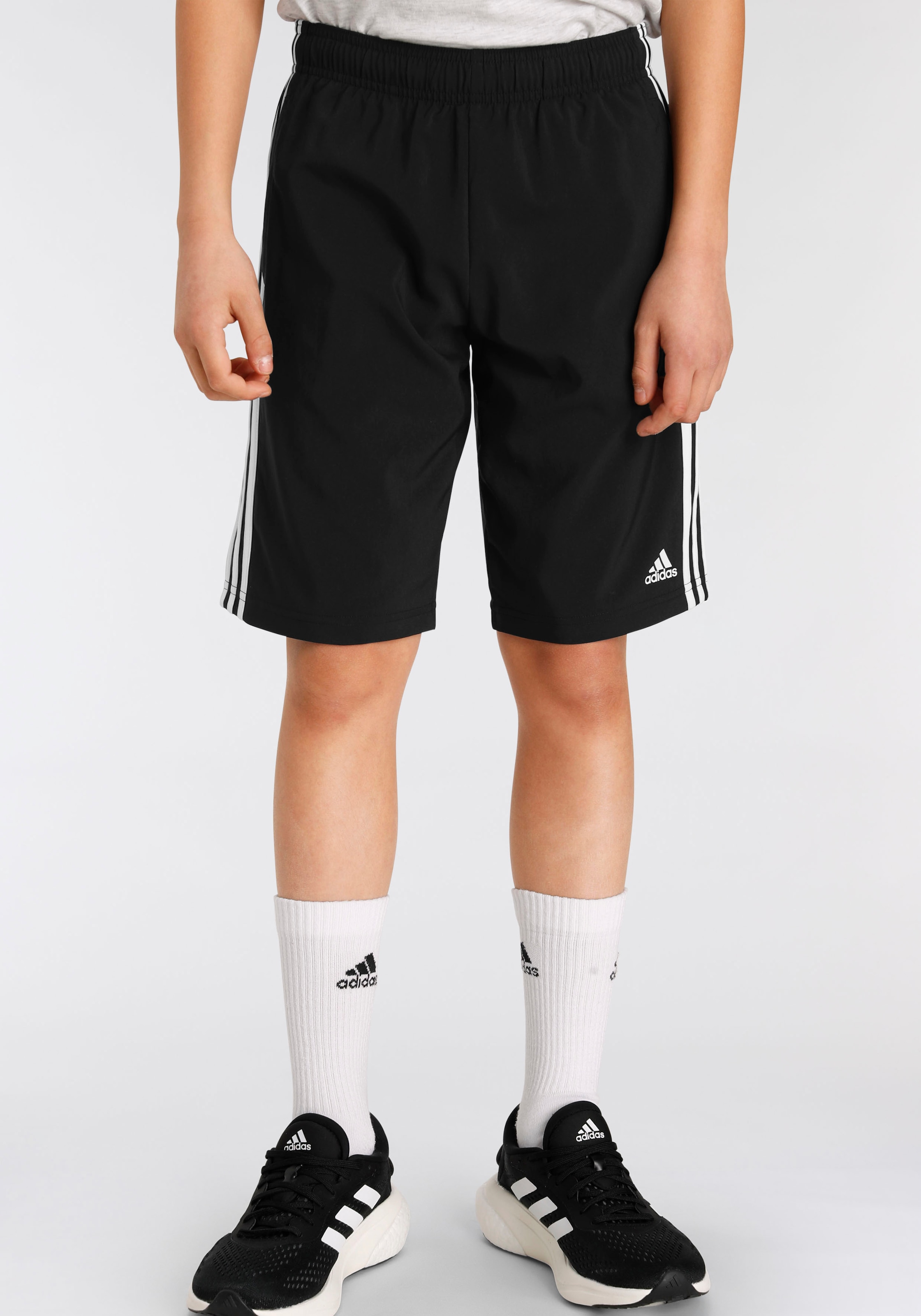 Shorts »ESSENTIALS 3-STREIFEN WOVEN«, (1 tlg.)