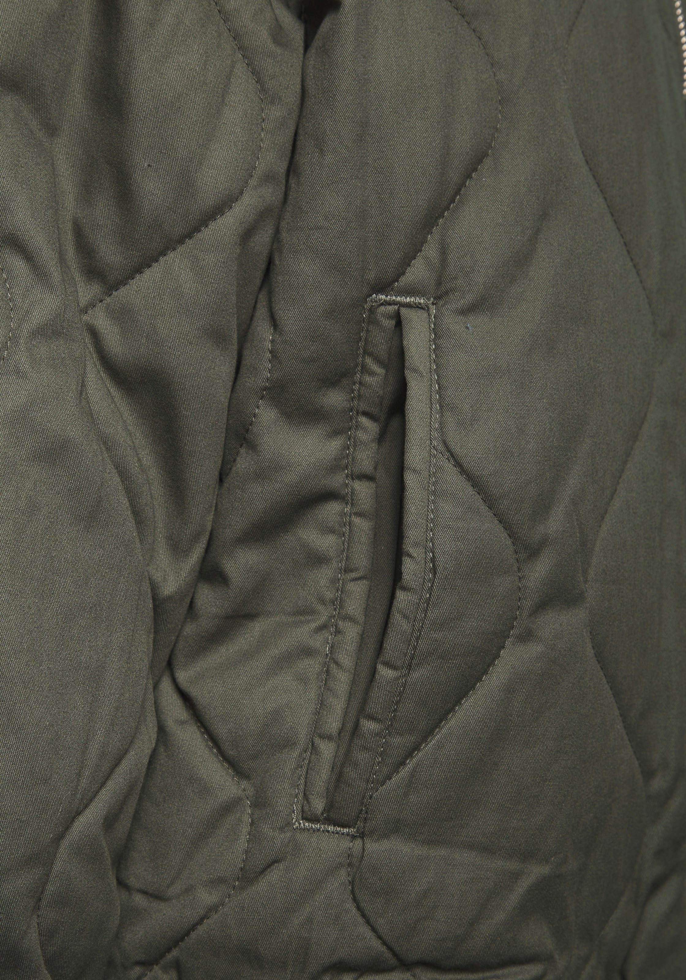 LASCANA Steppjacke in modischer Optik mit Taschen, Bomber-Design