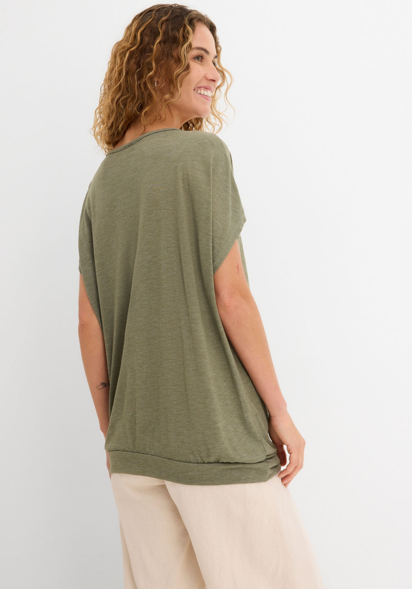 bonprix T-Shirt »Shirt aus Viskose-Mix« bequeme Passform, mit Fledermausärmeln, mit V-Ausschnitt