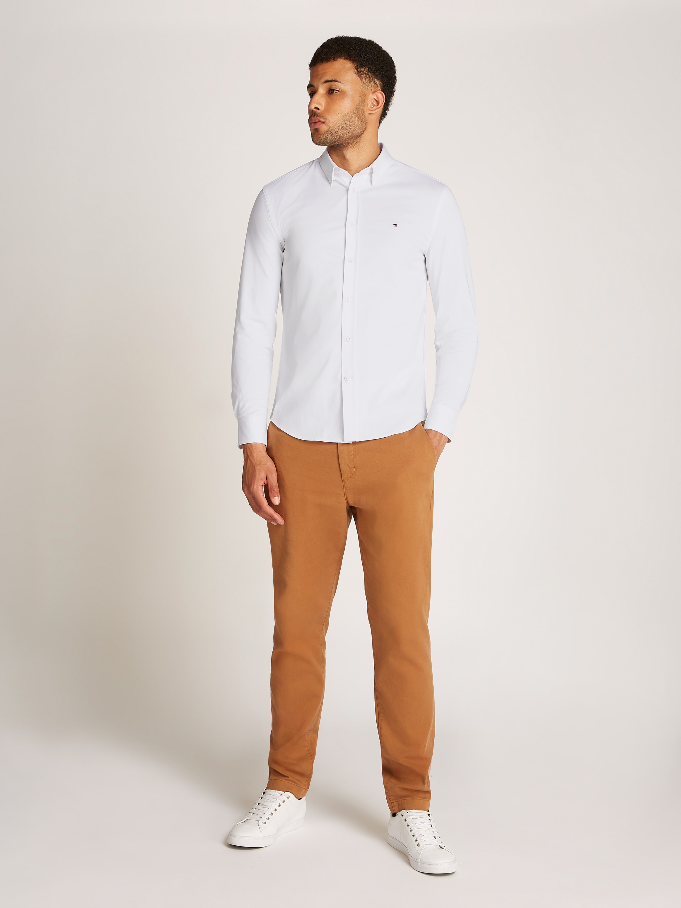 Tommy Hilfiger Businesshemd »PERFORMANCE KNIT SOLID SF SHIRT«, mit Logostickerei