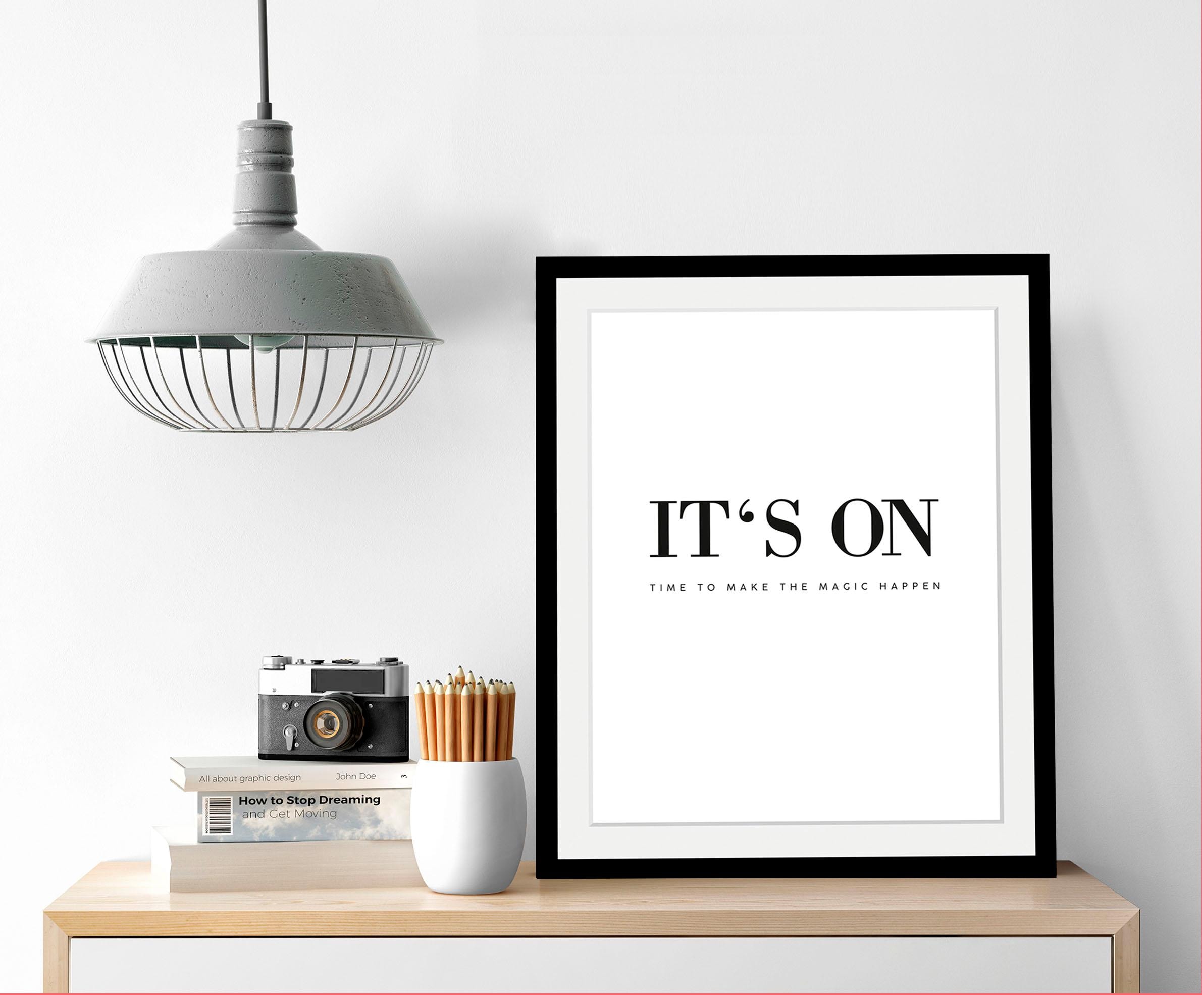 queence Bild »It´s on« Motivationsbilder | Schriftzug | Schwarz-Weiß HD Premium Poster-Druck inkl. Holzrahmen