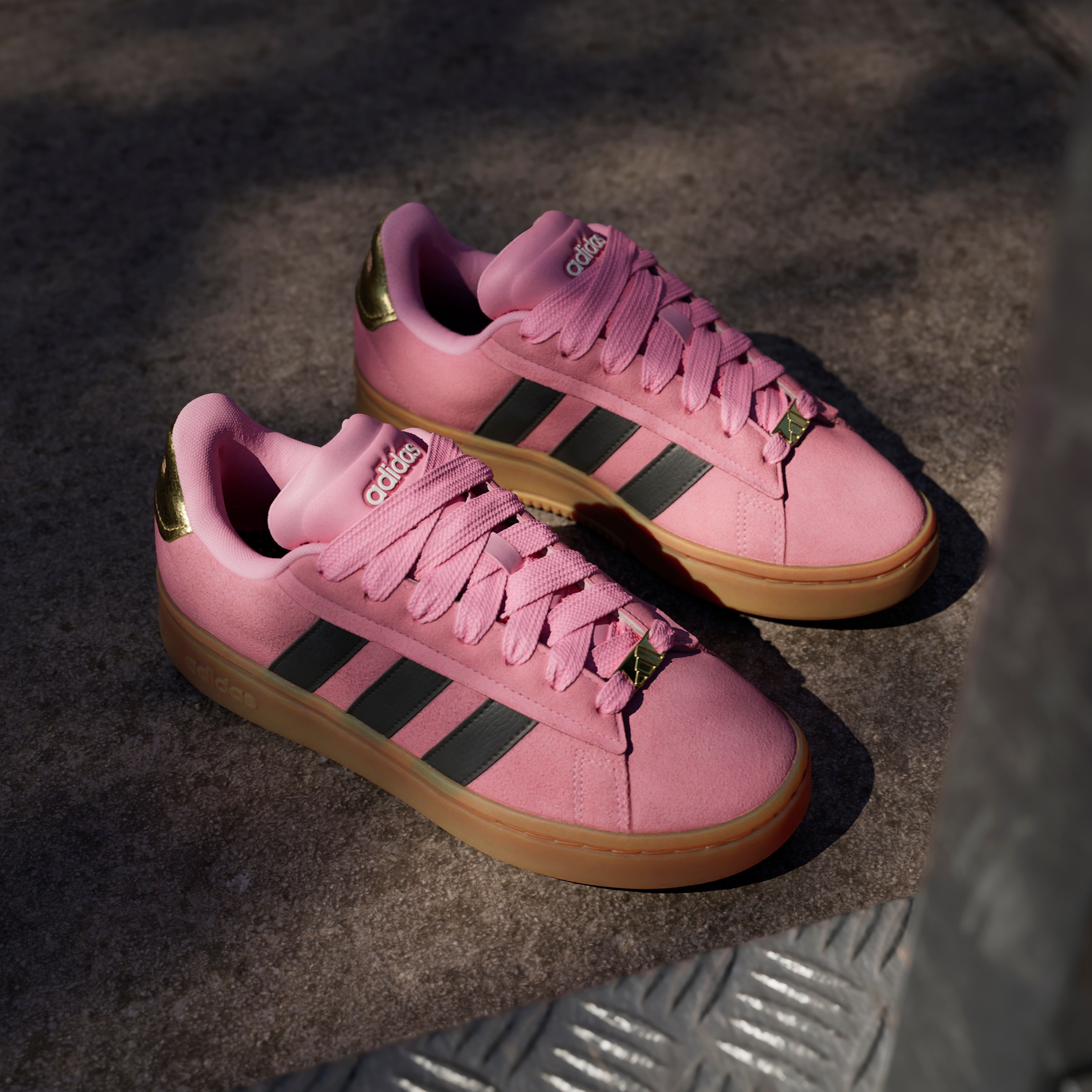 adidas Sportswear Sneaker »GRAND COURT ALPHA 00S«, Design inspiriert vom adidas Campus 00