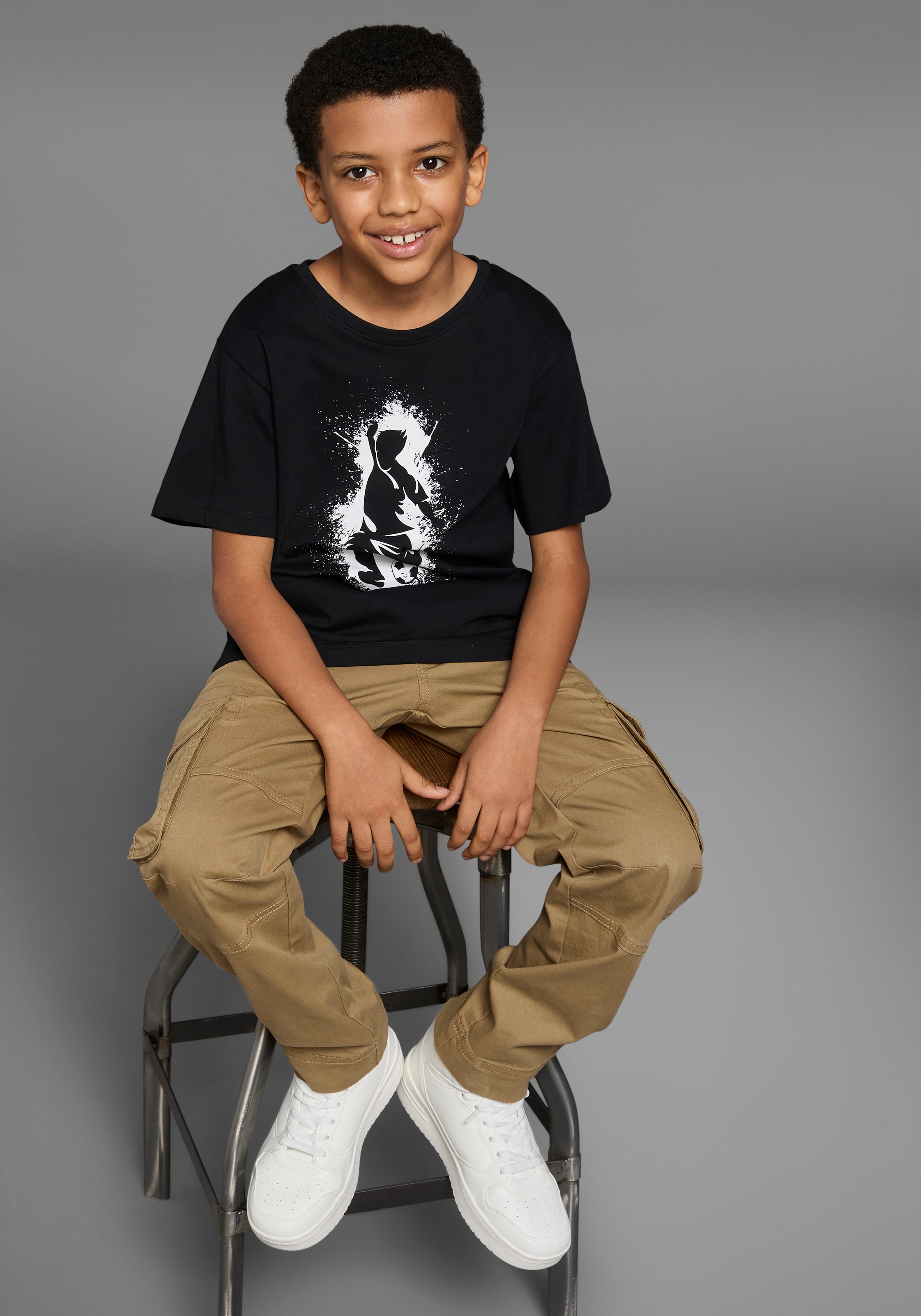 KIDSWORLD T-Shirt »Mit lässigem FUSSBALLER - Druck«, Kurzarm, Basic-Passform, mit stylischem Druck, Rundhalsausschnitt