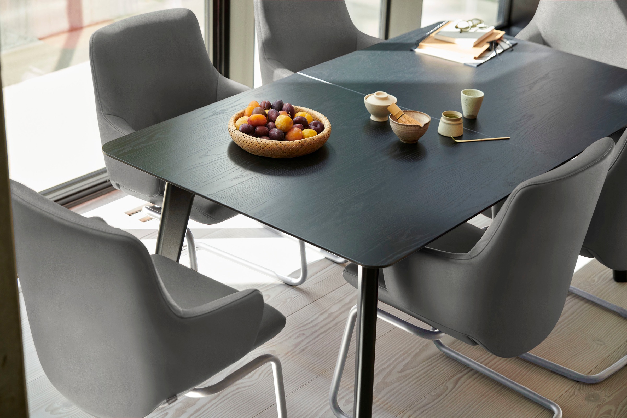 Stressless® Polsterstuhl »Laurel«, Microfaser DINAMICA, Low Back mit Armlehne, Größe L, mit Beinen aus Stahl in Schwarz matt
