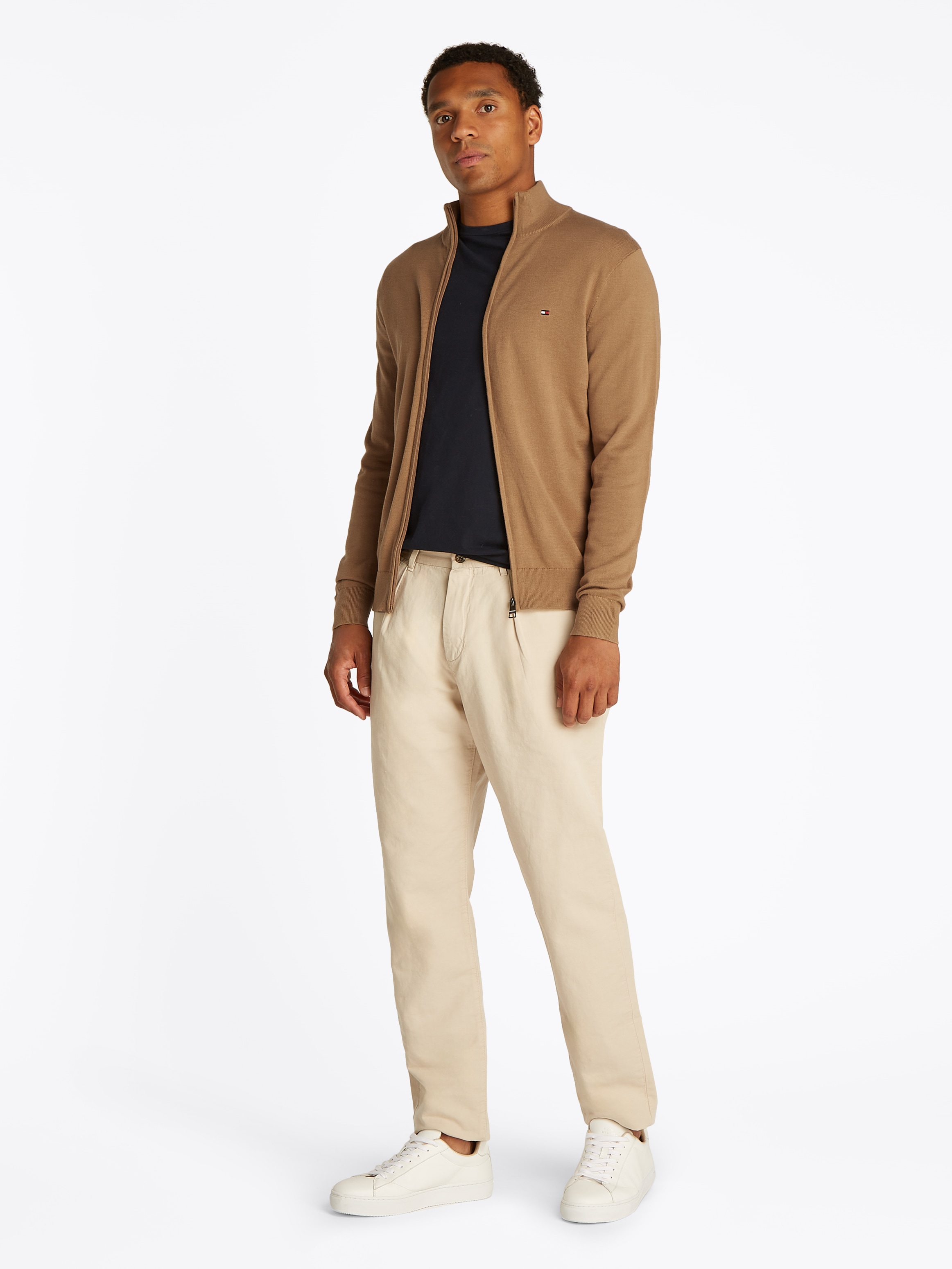 Tommy Hilfiger Strickjacke »ESSENTIAL COTTON ZIP THRU«, mit Logostickerei