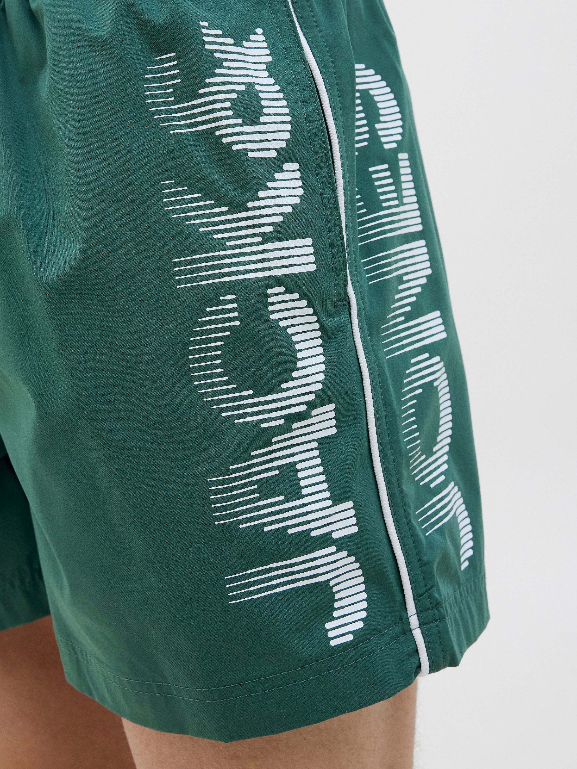 Jack & Jones Badeshorts »JPSTMAUI JJSWIM SPLICE LOGO AKM SN«