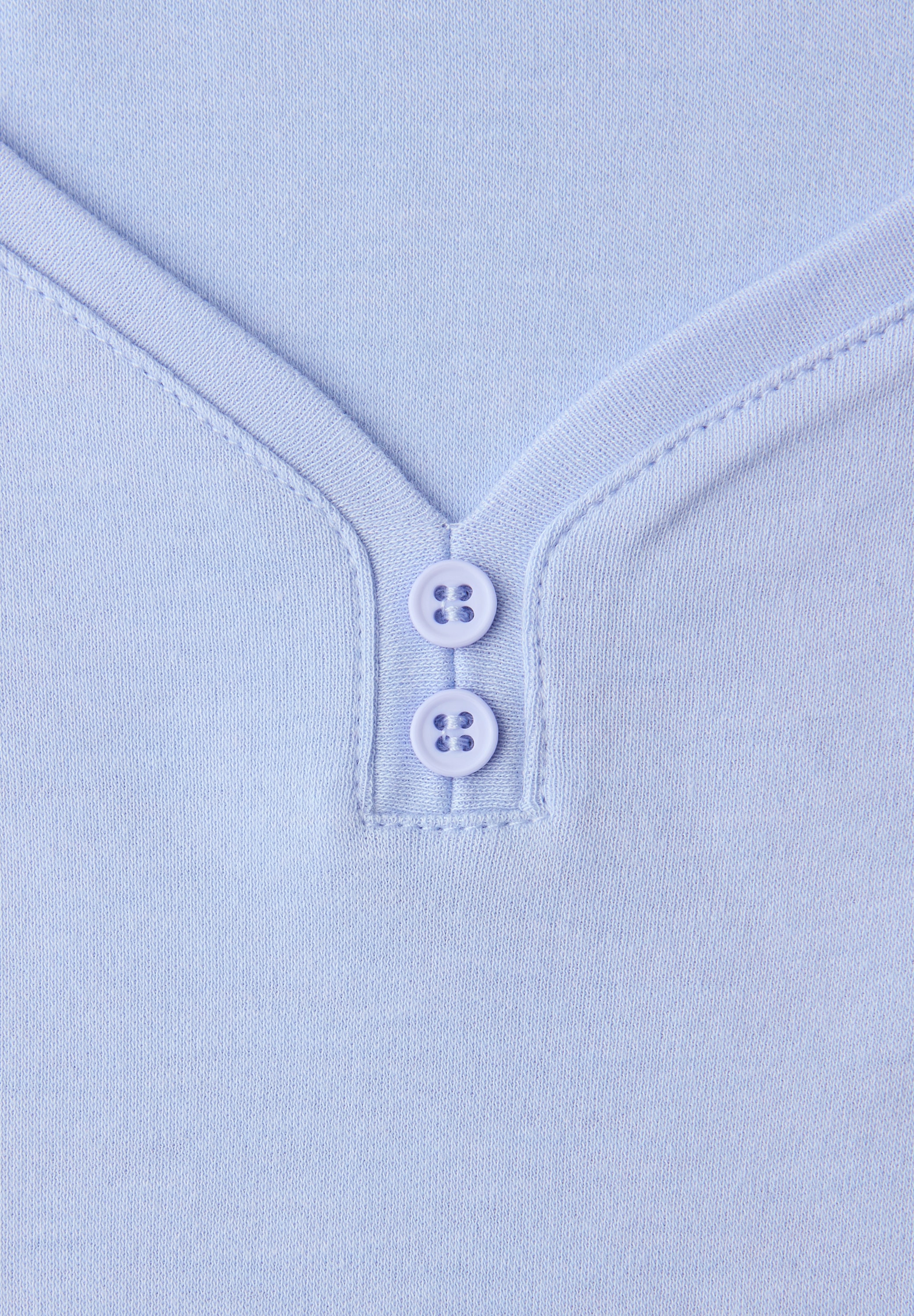 STREET ONE Shirttop mit gerundetem V-Ausschnitt und Knopf-Detail