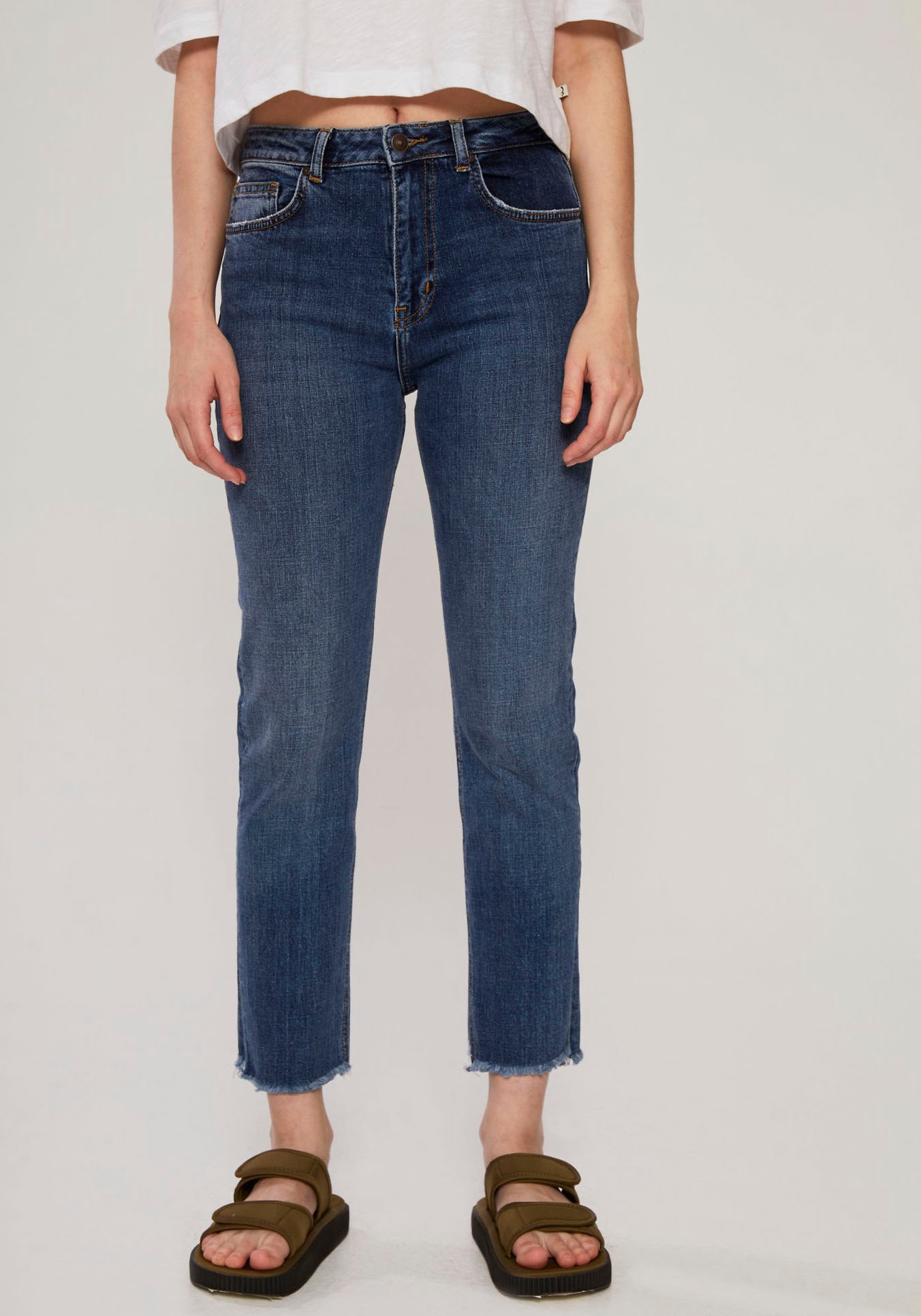 LTB Straight-Jeans »PIA«, knöchelfrei, mit geradem Beinverlauf und normal hoher Leibhöhe und mit Stretch-Anteil