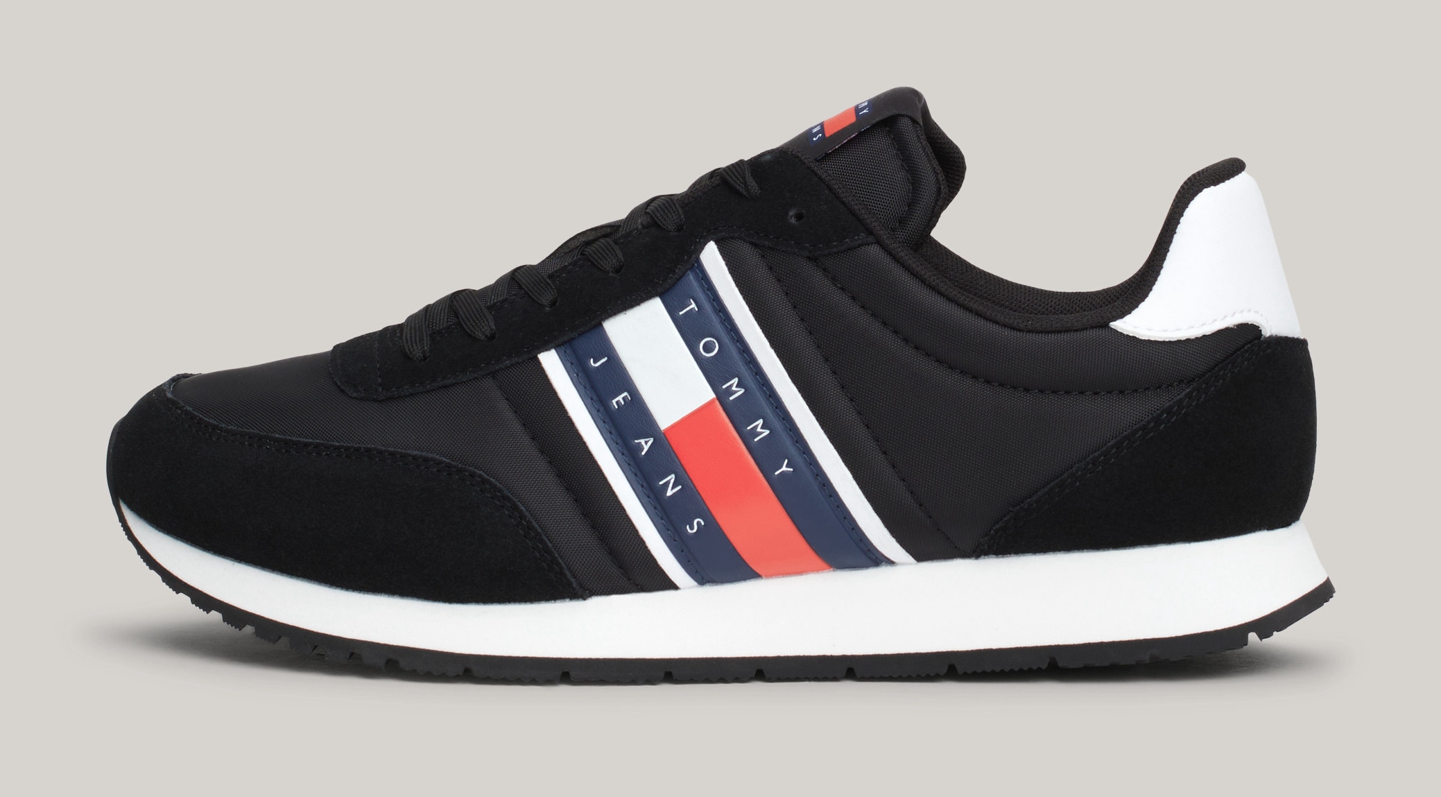 Tommy Jeans Sneaker »TJM RUNNER CASUAL ESS«, Freizeitschuh, Halbschuh, Schnürschuh mit seitlicher Logoflagge