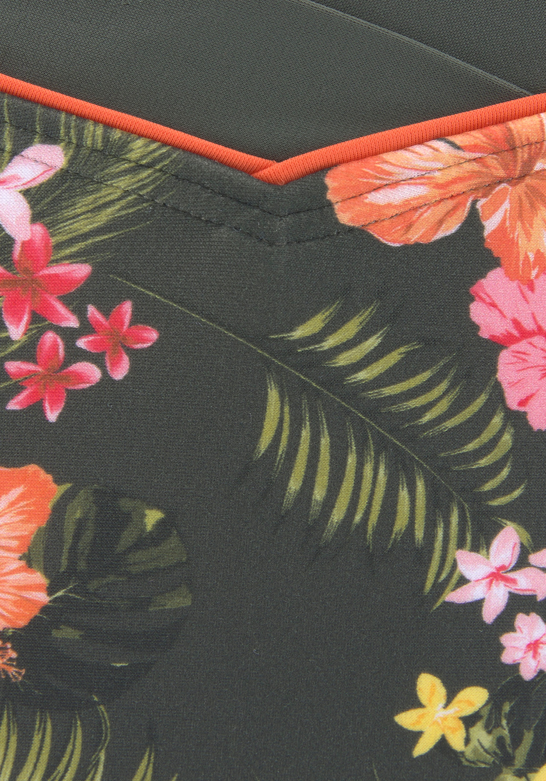 LASCANA Bikini-Hose »Tahiti« mit V-förmigen Bündchen