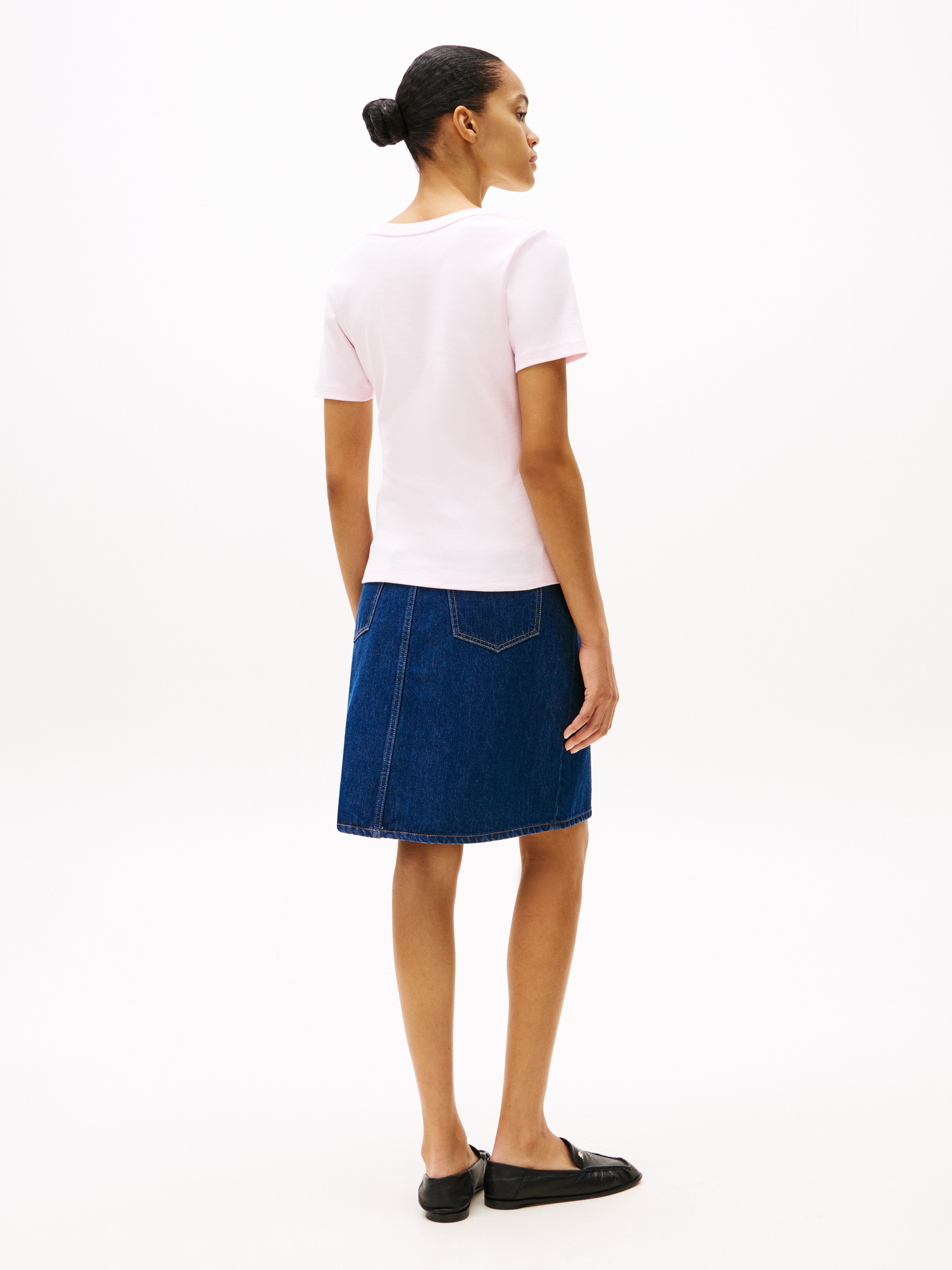 Tommy Hilfiger T-Shirt »SLIM CODY V-NK SS«, mit Logostickerei