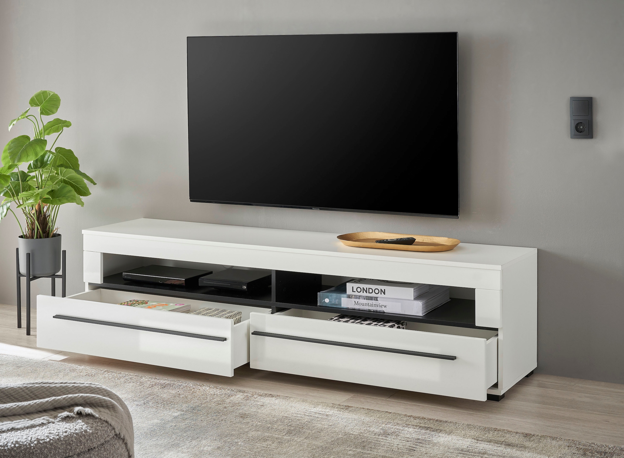 INOSIGN Lowboard »modernes TV-Unterteil, Kommode in Eiche Evoke oder weiß«, schwarze Stangengriffe, ausreichend Stauraum, vielseitig einsetzbar