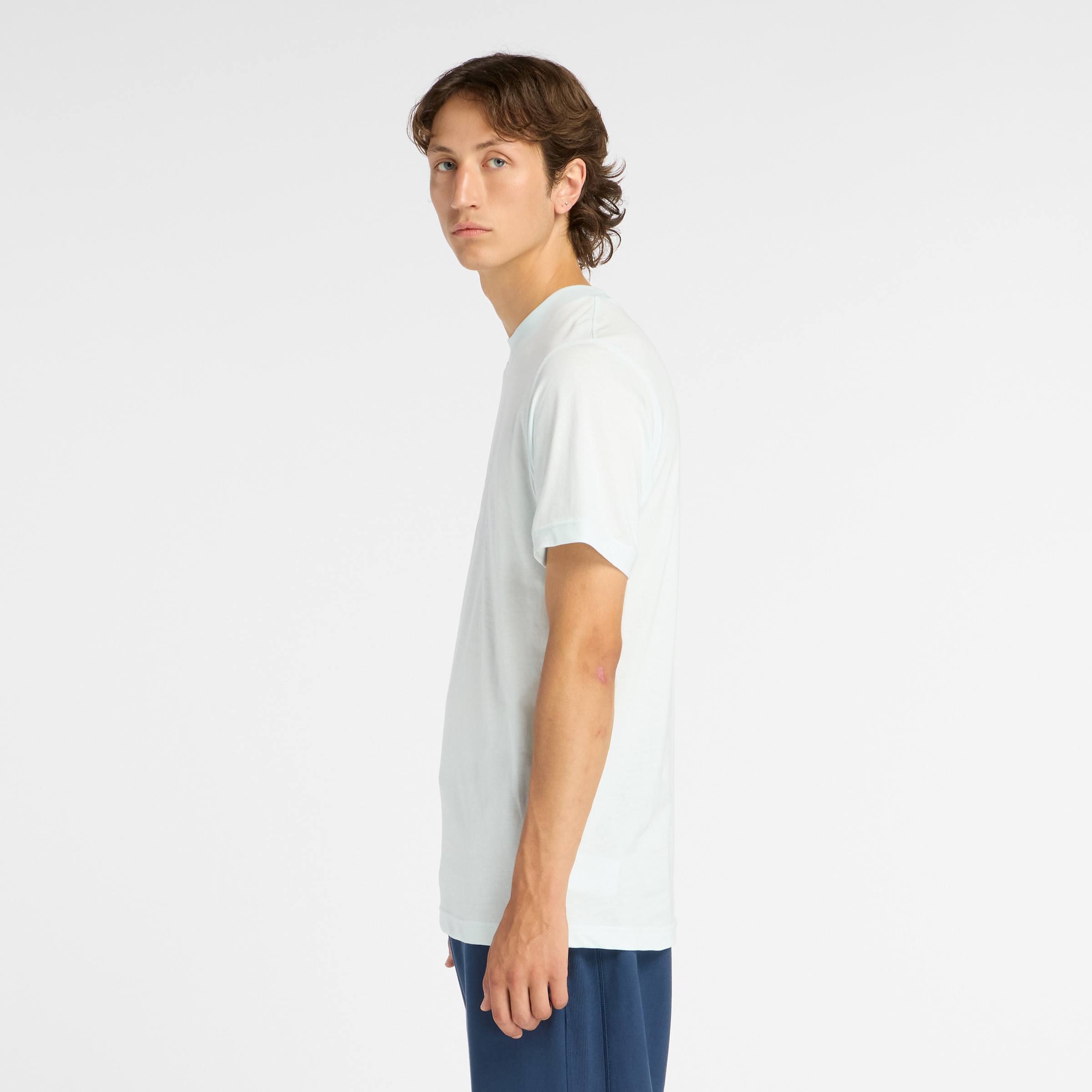 New Balance T-Shirt »SPORT ESSENTIALS LOGO T-SHIRT« sportliches T-Shirt, Kurzarmdesign, mit Rundhalsausschnitt