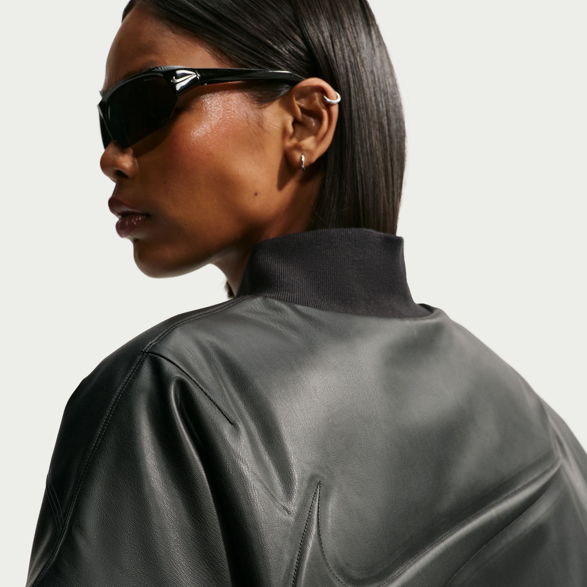 Nike Sportswear Bomberjacke »W NK TF PLEATHER BOMBER JKT« mit markantem Schnitt