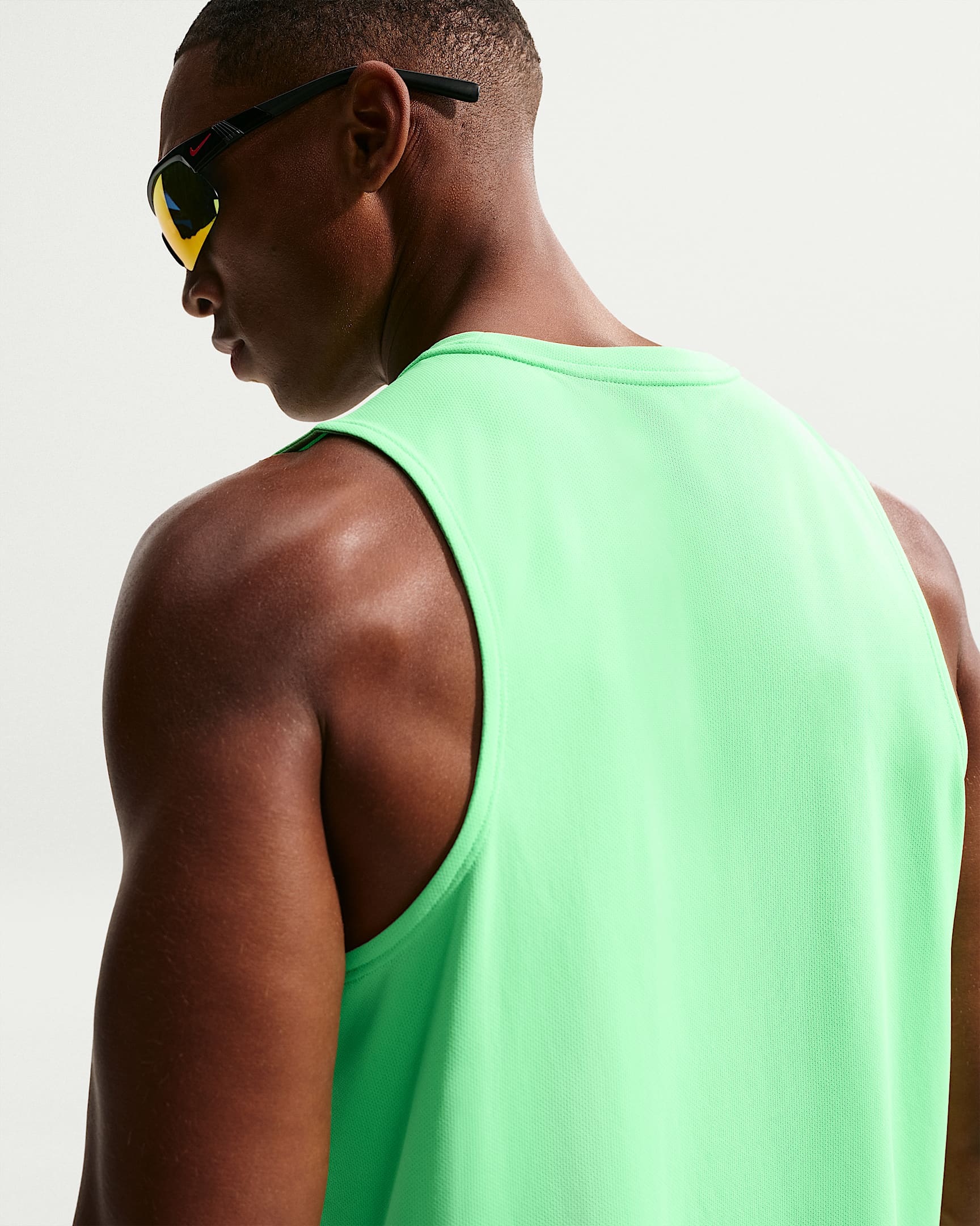 Nike Tanktop »M NK DF MILER TANK TOP« mit reflektierenden Details, atmungsaktives Material