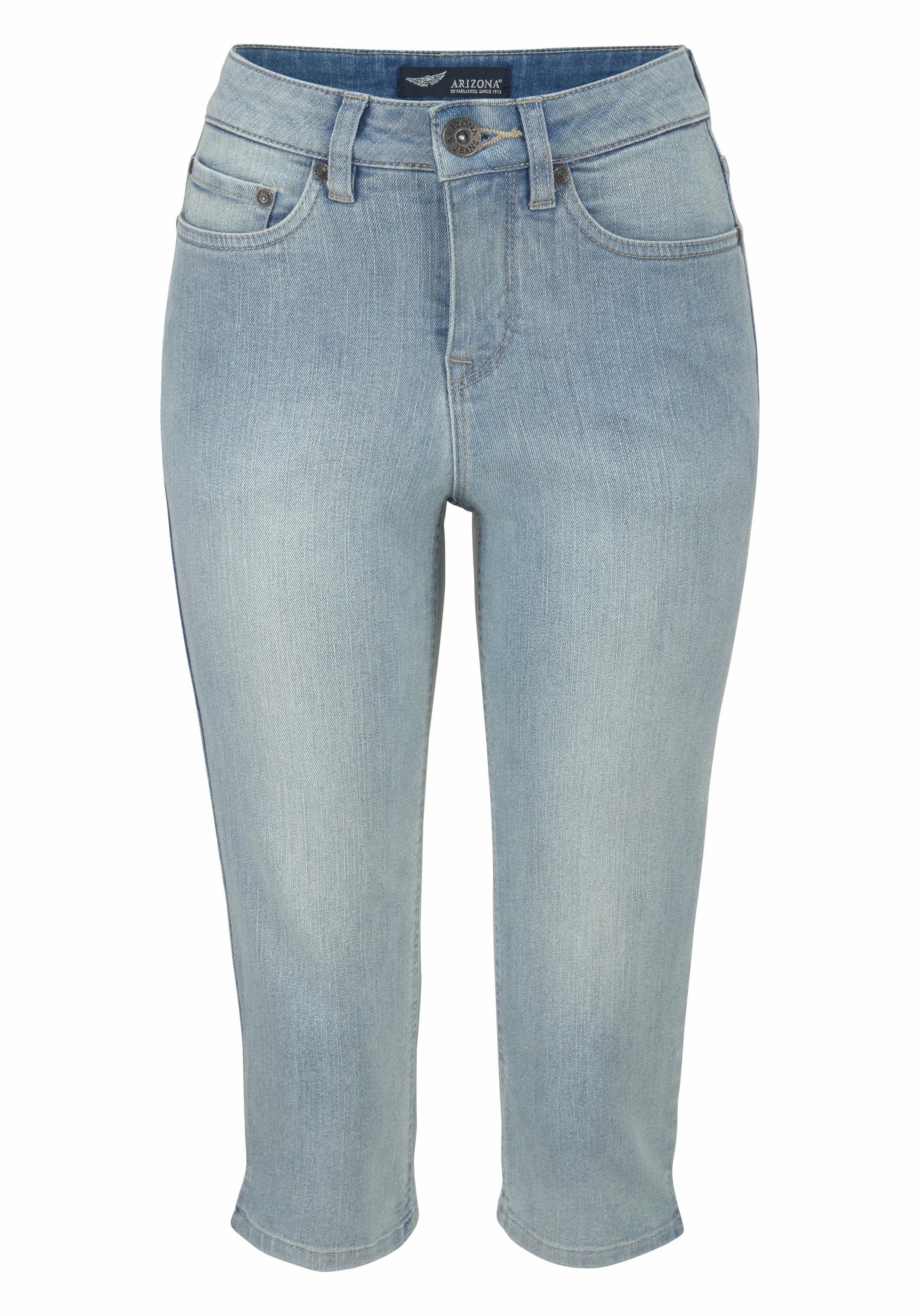Arizona Caprijeans »mit Schlitz am Saum«, schmale Passform, mit stylischen Nieten, hohe Taille