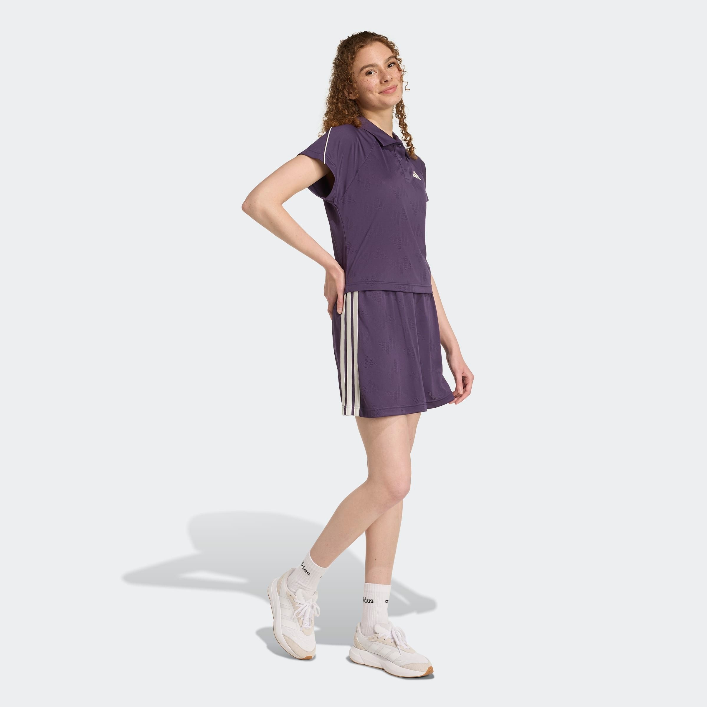 adidas Sportswear T-Shirt »STADIUM 3-STREIFEN TENNIS INSPIRIERTES JACQUARD« sportlicher Stil, mit Rundhalsausschnitt, mit Knopfleiste