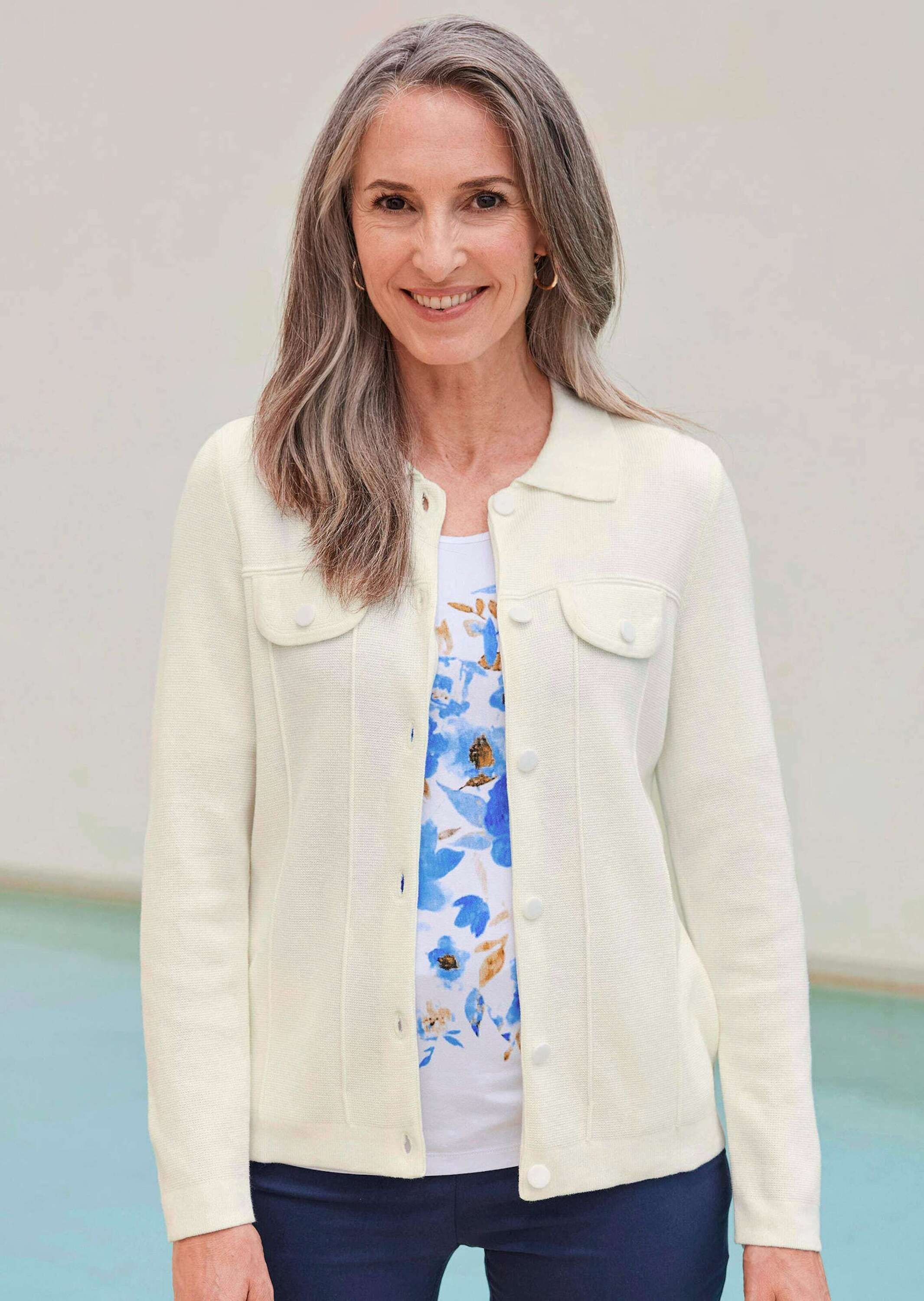 GOLDNER Strickjacke »Kurzgröße Baumwoll-Cardigan in roter Jeansoptik«