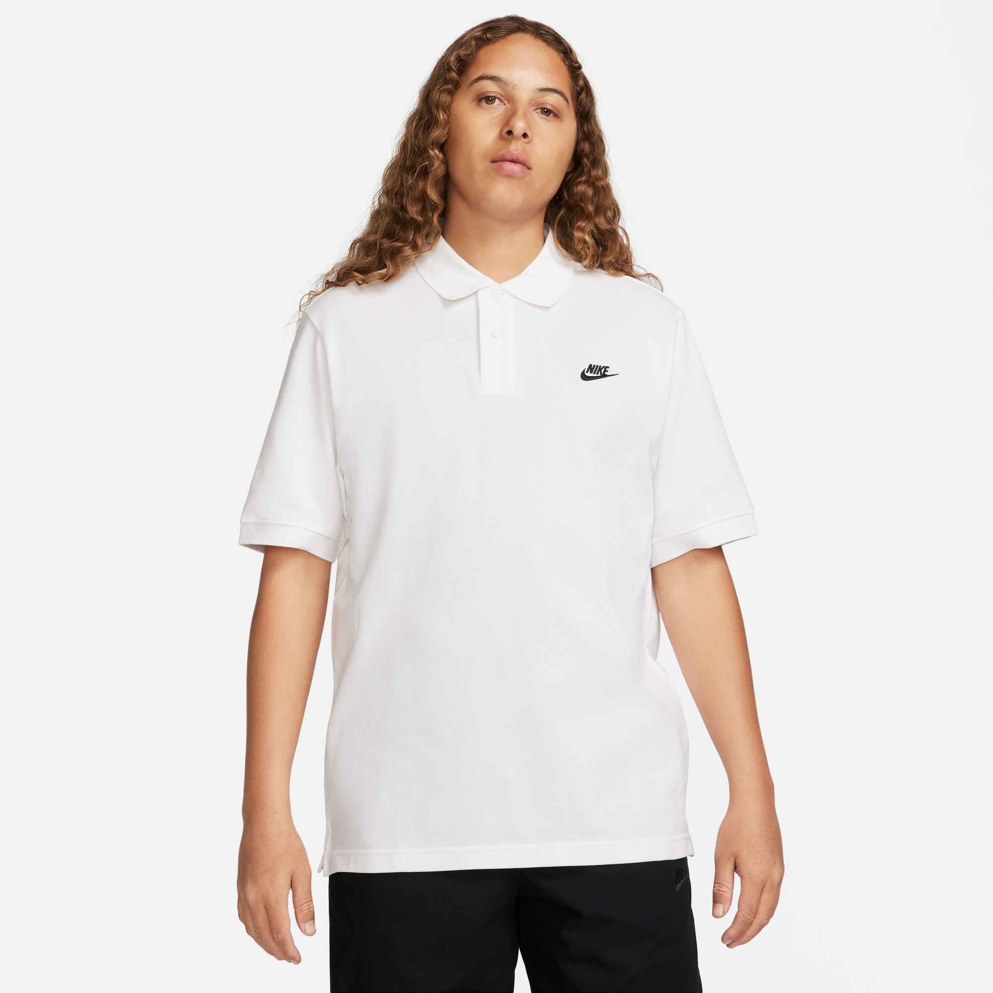 Nike Sportswear Poloshirt »M NK CLUB SS POLO PIQUE« gerade Passform, kurze Ärmel, 2-Knopf-Kragen, sportlicher Stil