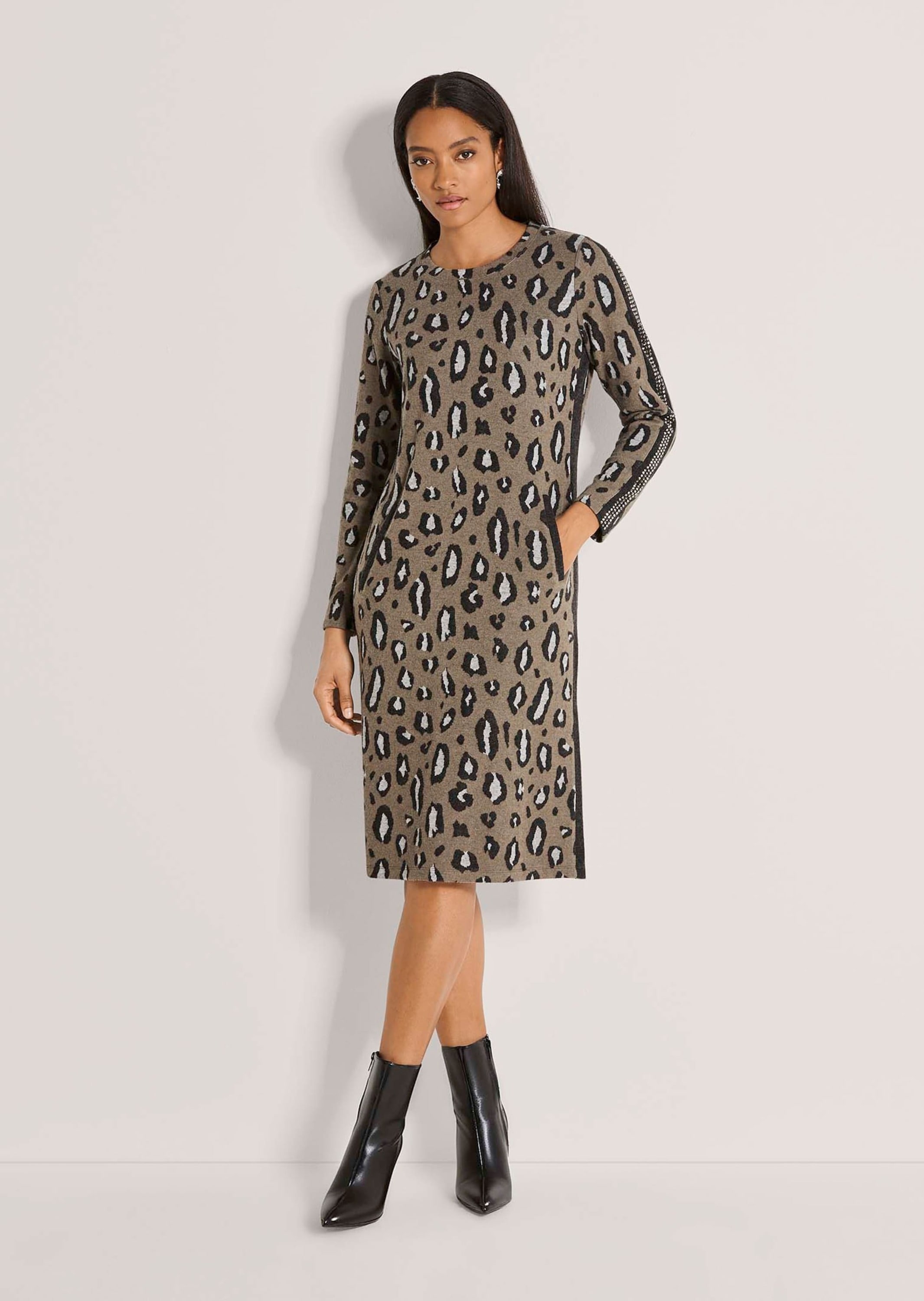 MADELEINE Midikleid »Kleid Jacquardkleid mit Leo-Muster & Strass« Eingrifftasche