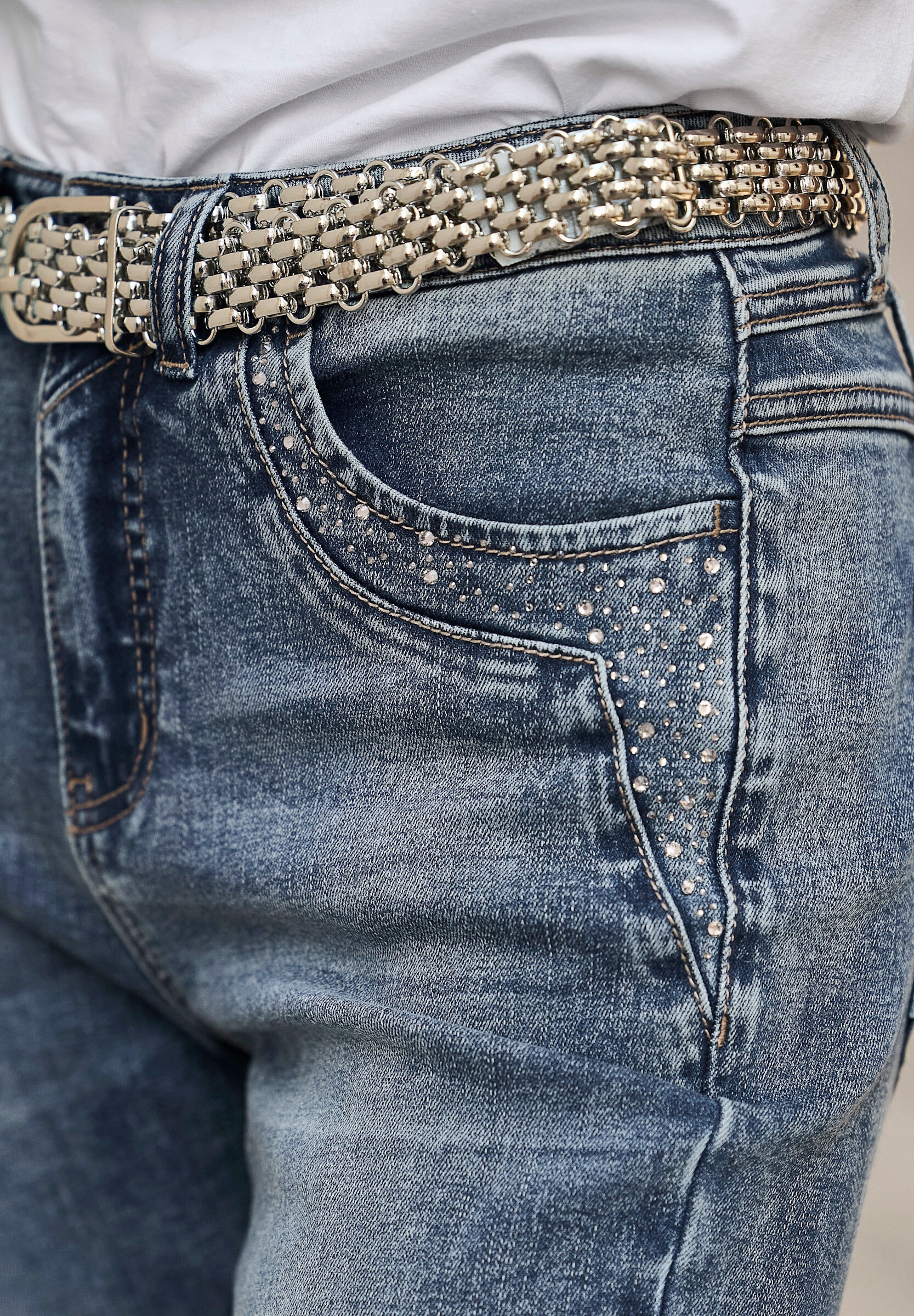 heine Bequeme Jeans »Jeans Jeans mit Steinchen-Verzierung«