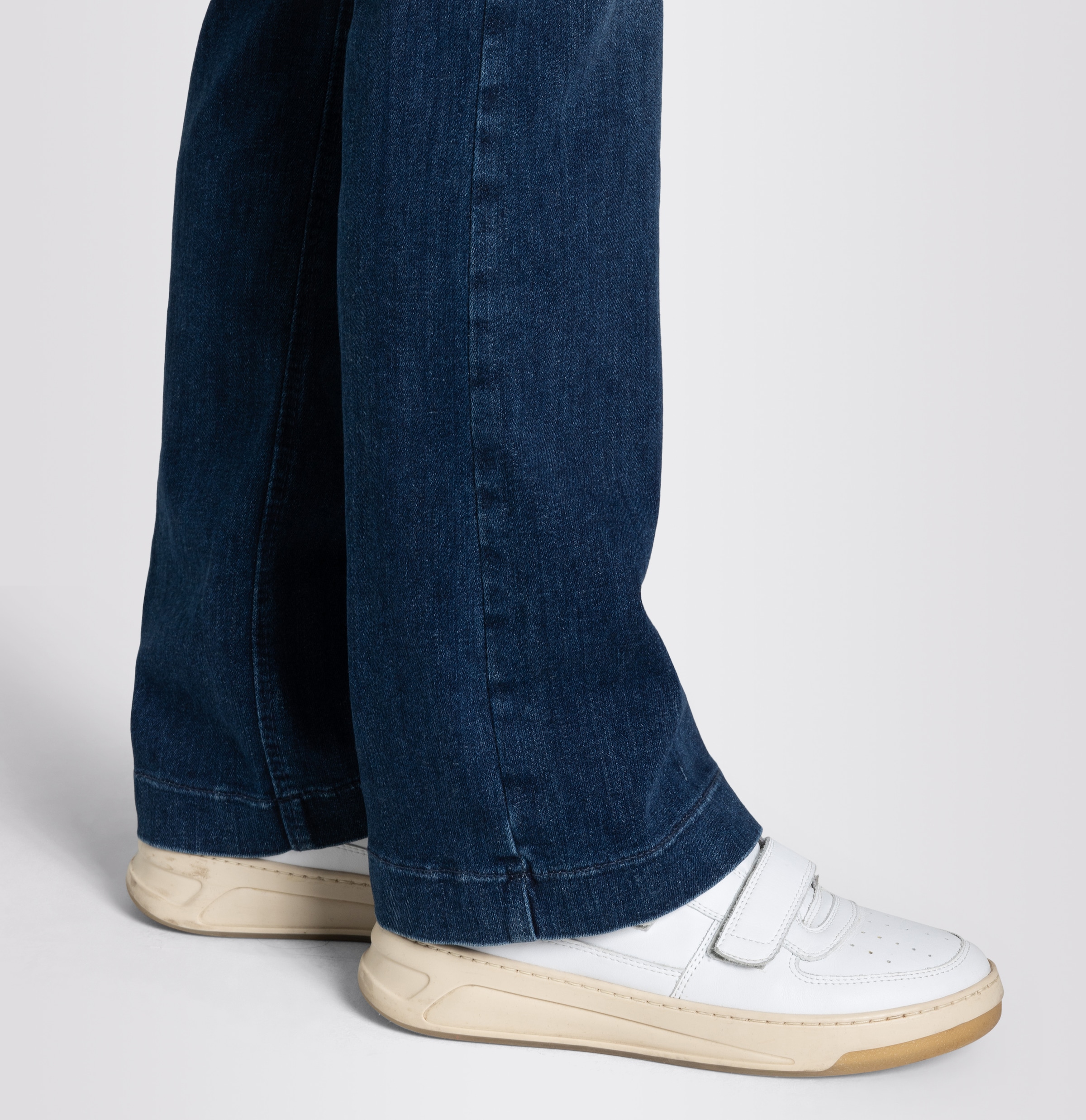 MAC Bootcut-Jeans »Dream-Boot«, Gerade geschnitten mit leicht ausgestelltem Bein