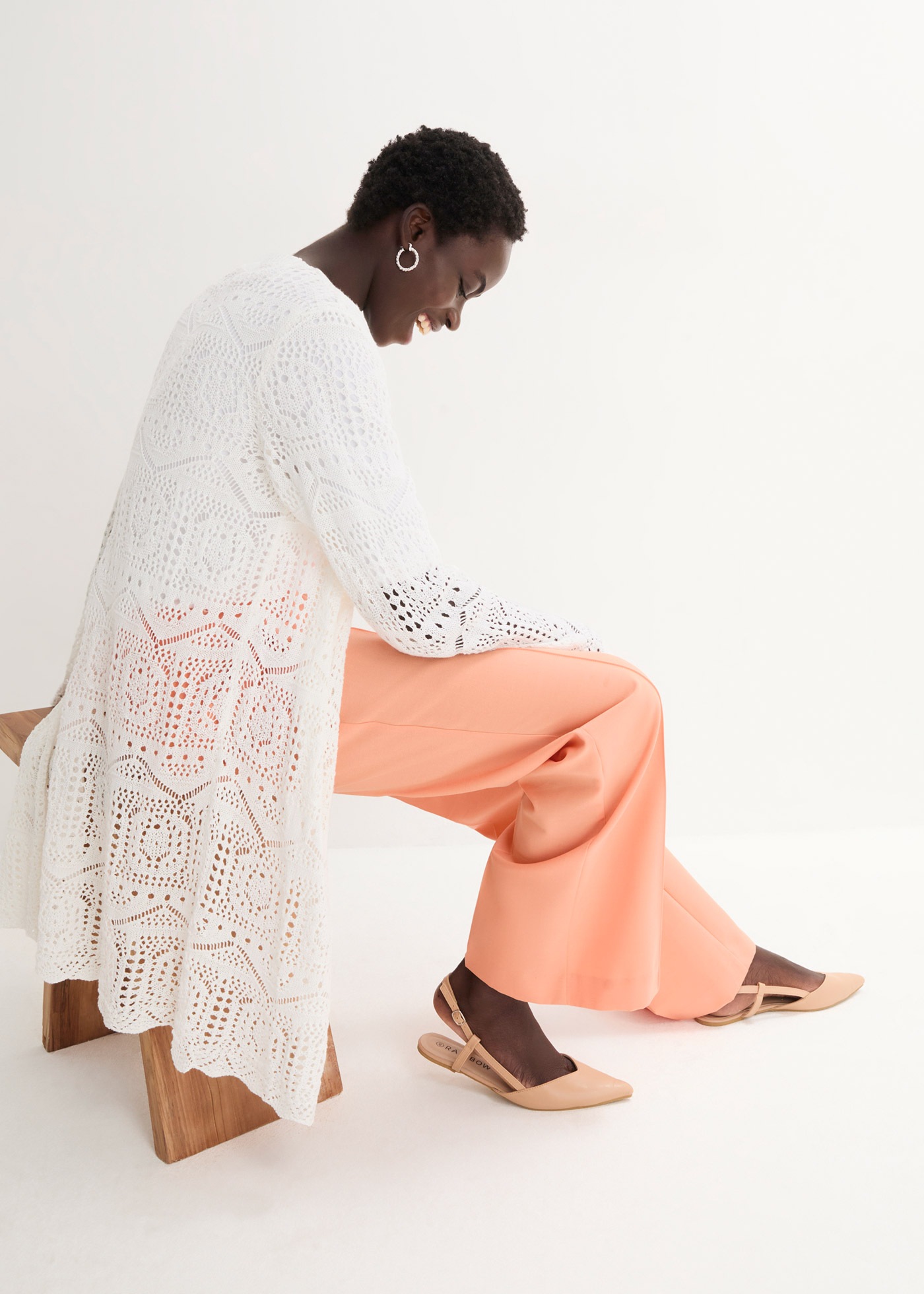 bonprix Longstrickjacke 1 tlg. lockere und offene Passform, mit femininem Lochmuster, casual Stil