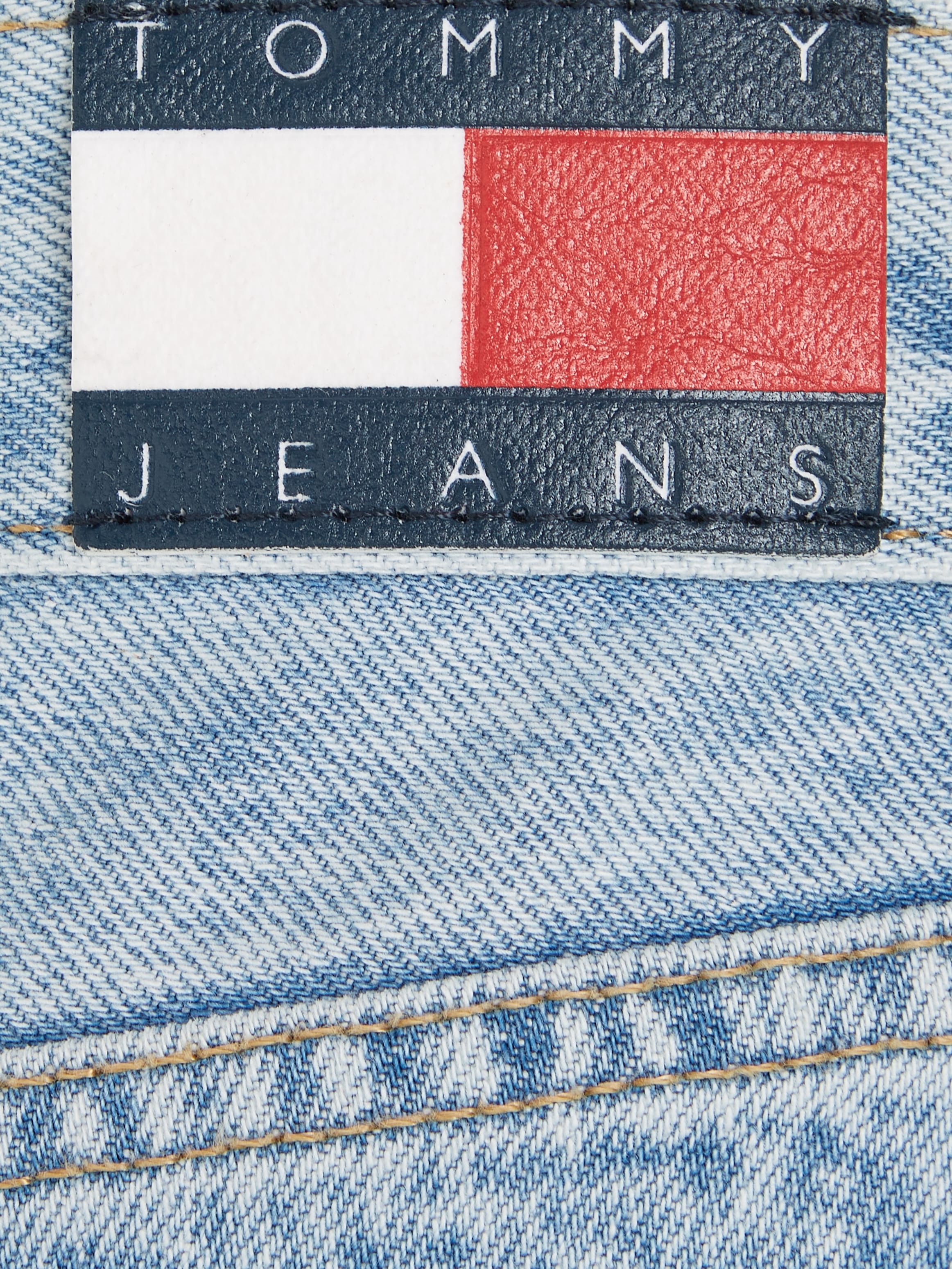 Tommy Jeans Shorts »HOT PANT BH0014«, mit leicht ausgefranstem Saum