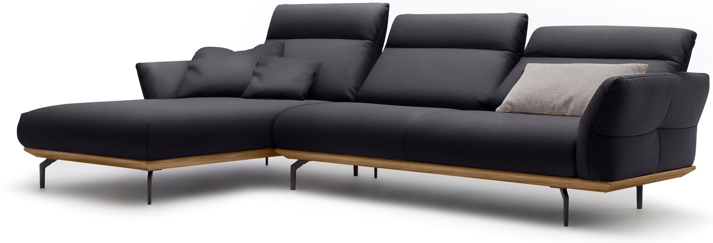 Creation BY ROLF BENZ Ecksofa »CR.460«, Sockel in Nussbaum, Winkelfüße in Umbragrau, Breite 318 cm