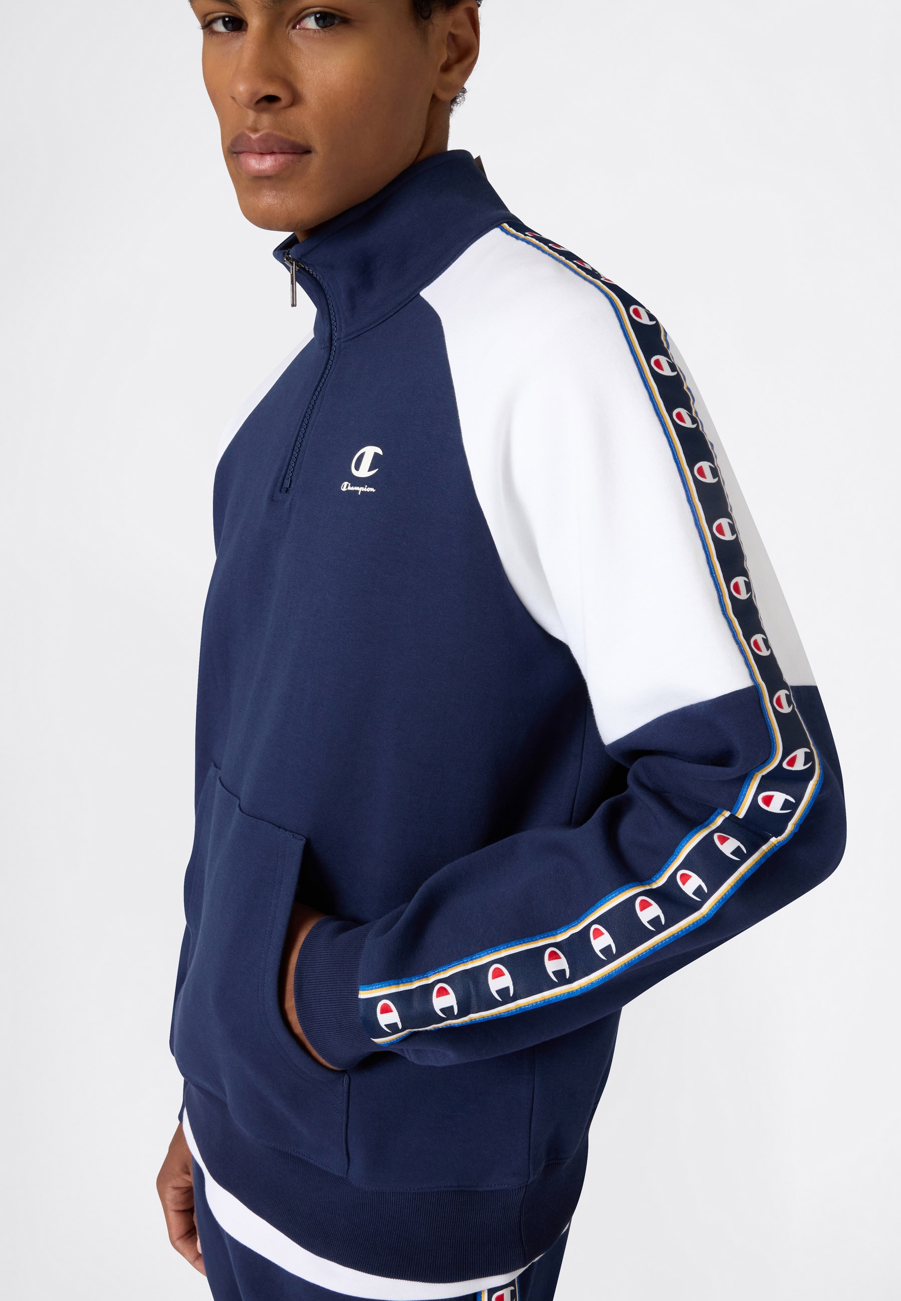 Champion Sweatshirt »Sports-inspired Interlock Half Zip Sweatshirt with Tape detailing«, komfortabler Schnitt, sportlicher Stil, Rundhalsausschnitt
