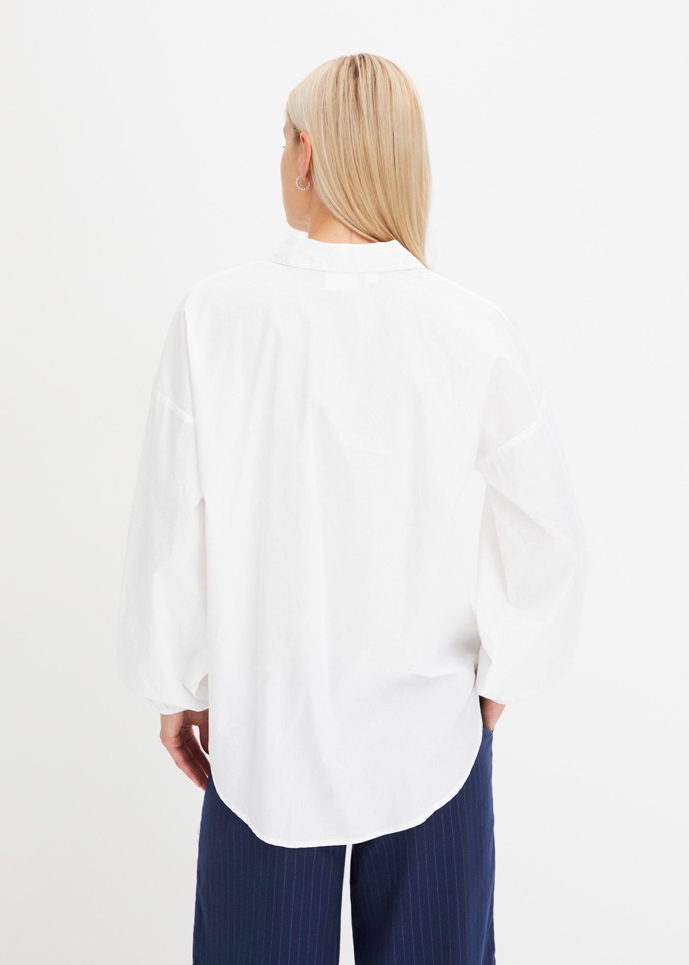 bonprix Langarmbluse »Oversize-Bluse aus reiner Baumwolle« Oversize-Passform, mit V-Ausschnitt, aus Baumwolle