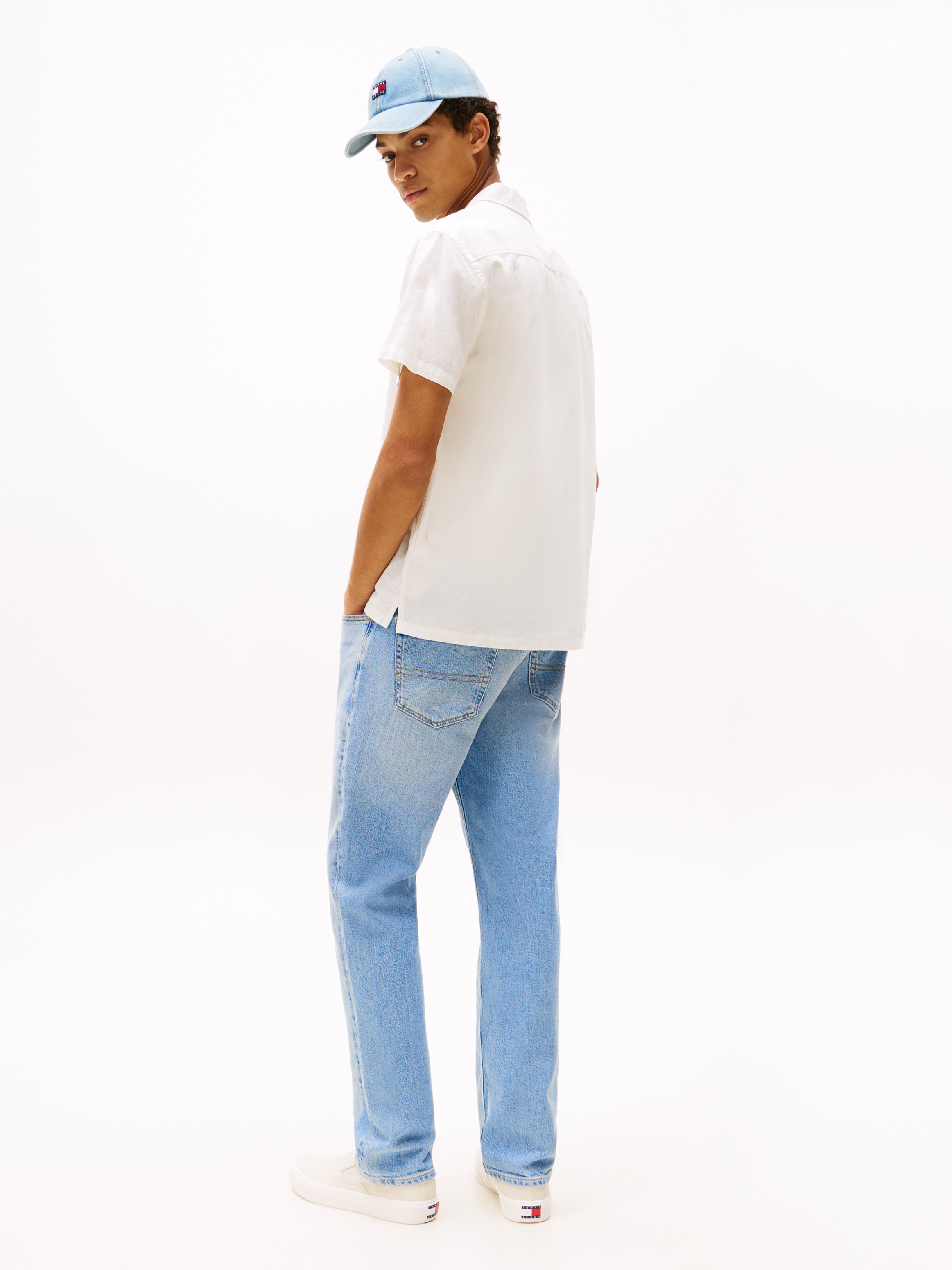 Tommy Jeans Kurzarmhemd »TJM LINEN BLEND CAMP SS EXT«, Mit V-Ausschnitt